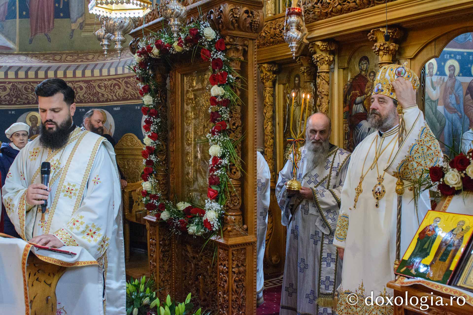 Slujire arhierească la hramul Mănăstirii Vlădiceni / Foto: Mihail Vrăjitoru Slujire arhierească la hramul Mănăstirii Vlădiceni