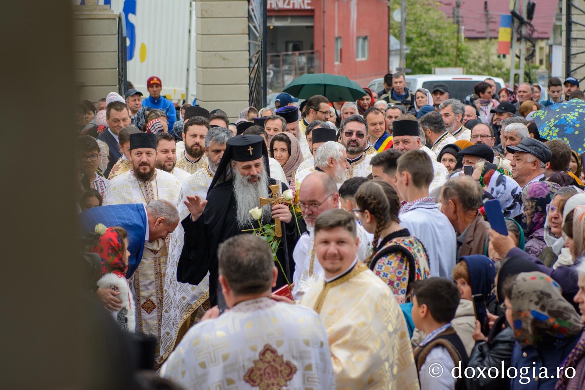 Sfințirea bisericii „Sfinții Împărați Constantin și Elena” din Ruseni - Borlești