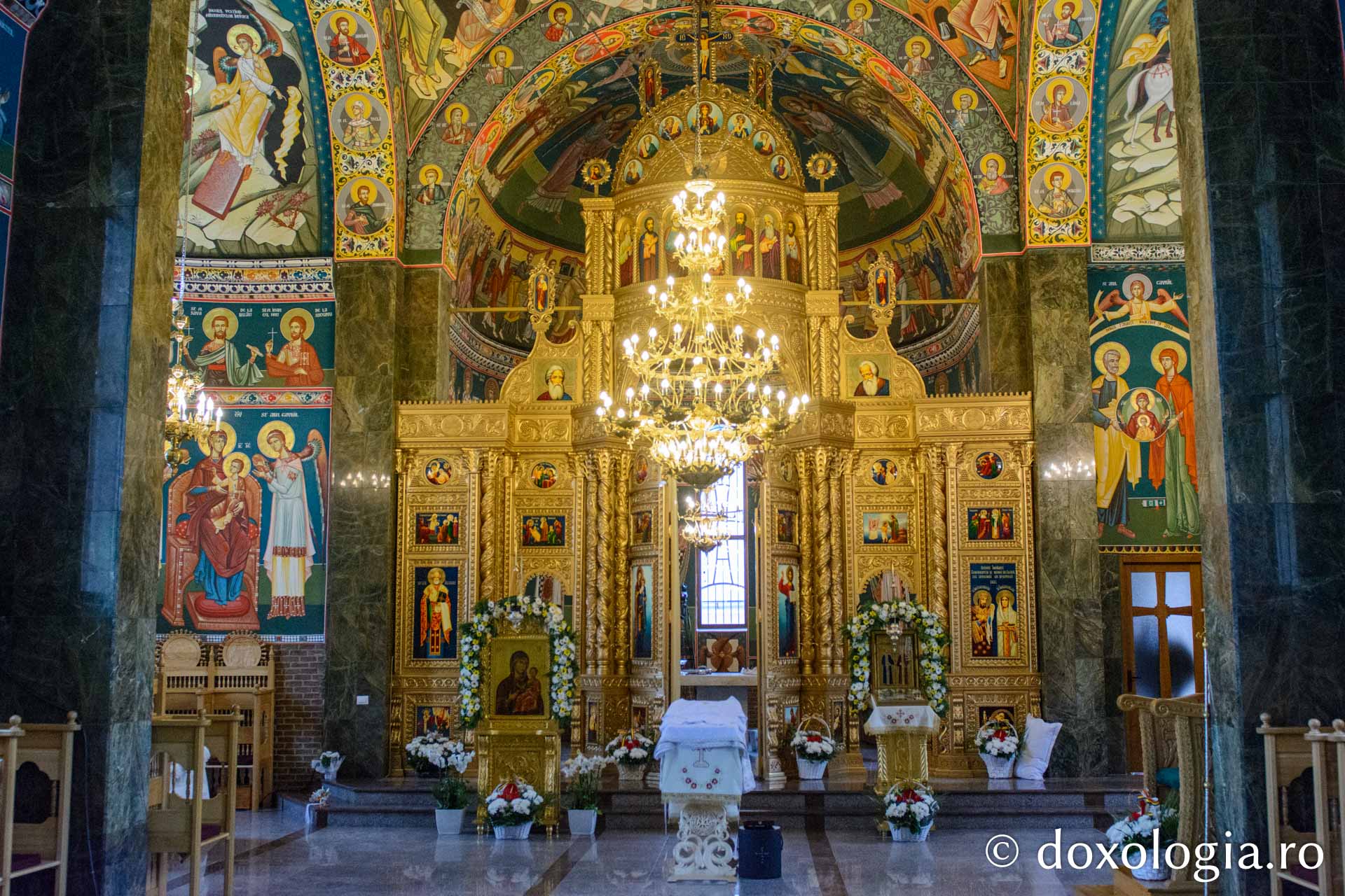 Sfințirea bisericii „Sfinții Împărați Constantin și Elena” din Ruseni - Borlești