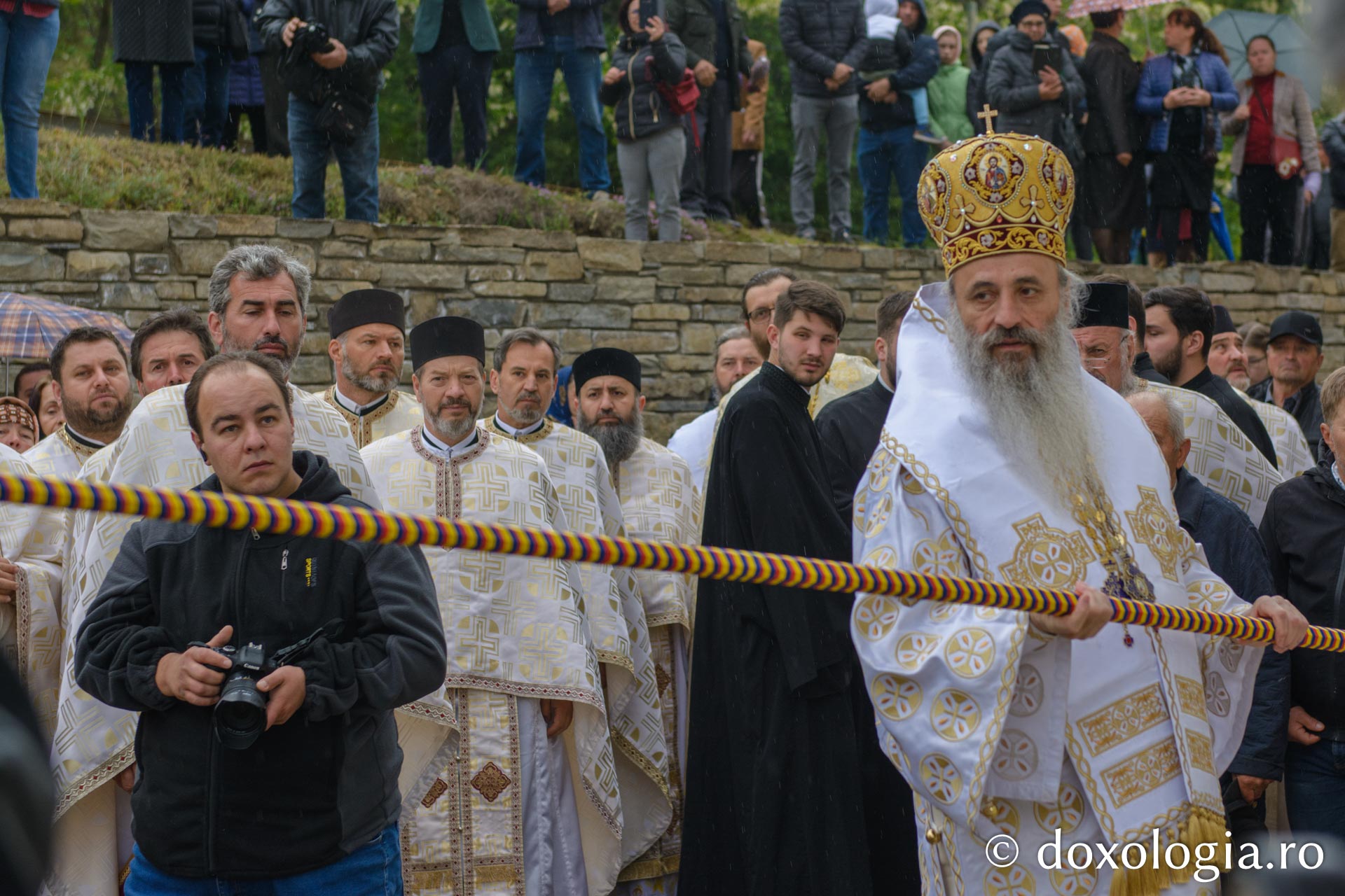 Sfințirea bisericii „Sfinții Împărați Constantin și Elena” din Ruseni - Borlești