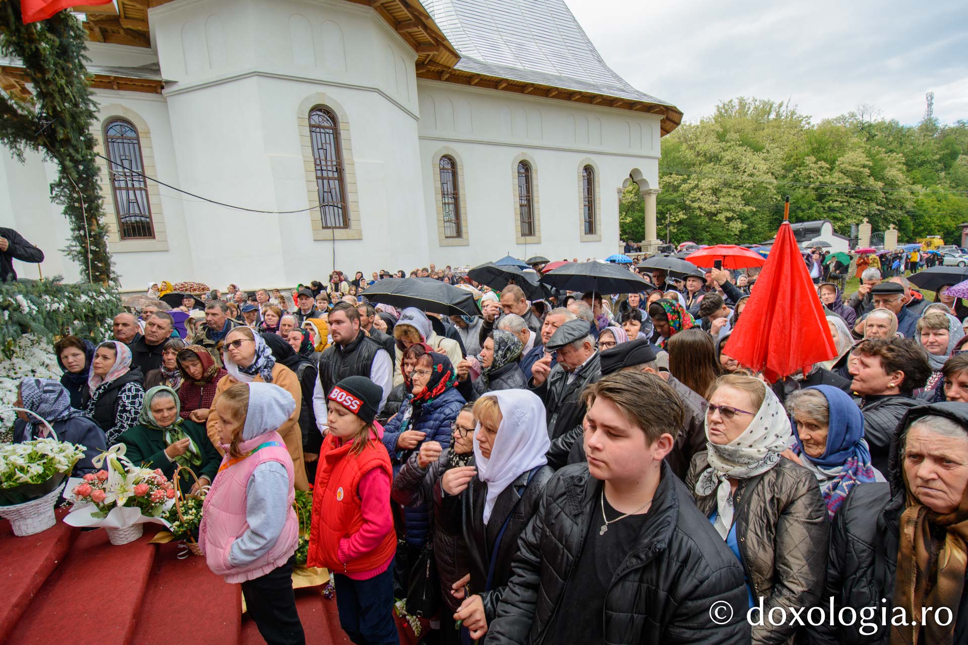 Sfințirea bisericii „Sfinții Împărați Constantin și Elena” din Ruseni - Borlești