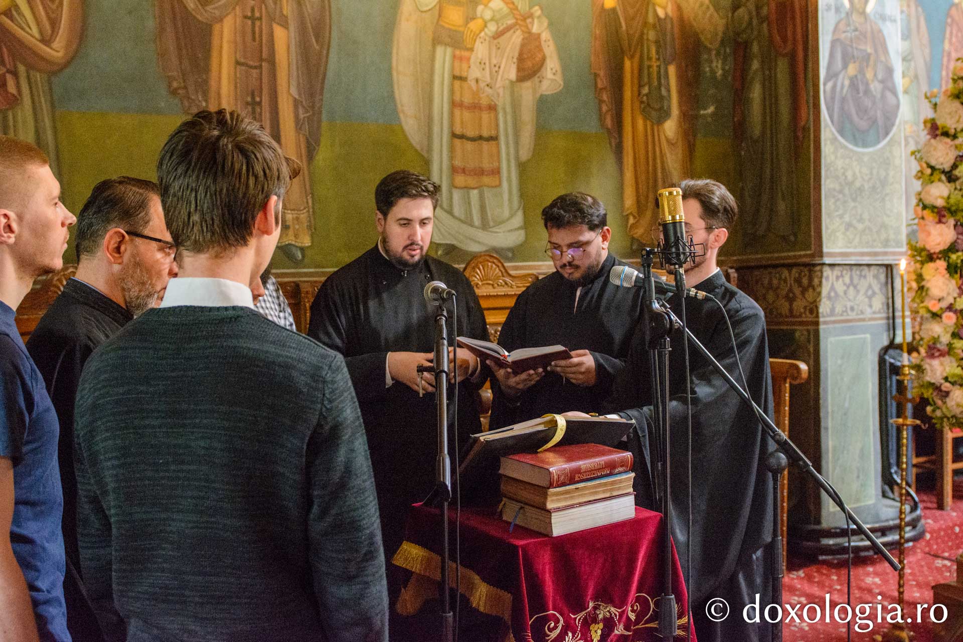 Slujiri arhierești în două parohii din Protopopiatul Botoșani / Foto: Mihail Vrăjitoru Slujiri arhierești în două parohii din Protopopiatul Botoșani