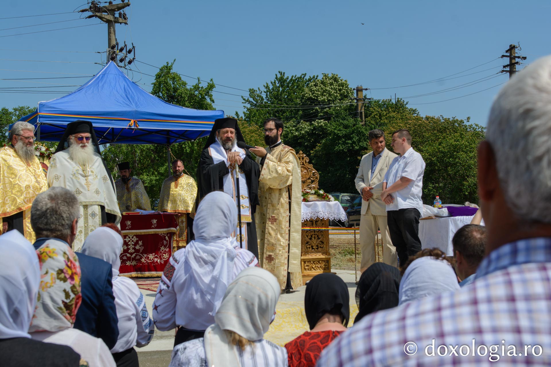 Slujiri arhierești în două parohii din Protopopiatul Botoșani / Foto: Mihail Vrăjitoru Slujiri arhierești în două parohii din Protopopiatul Botoșani