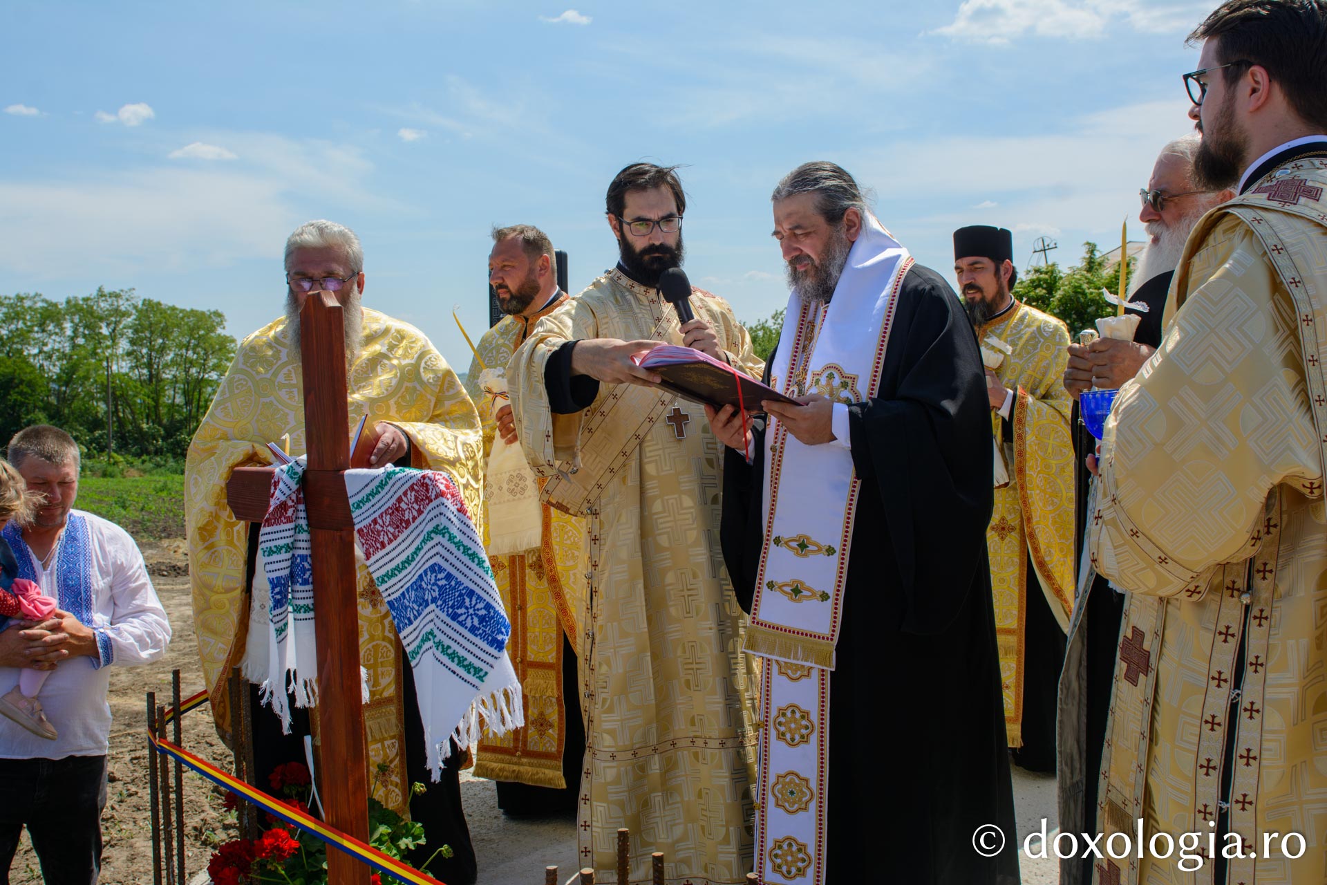 Slujiri arhierești în două parohii din Protopopiatul Botoșani / Foto: Mihail Vrăjitoru Slujiri arhierești în două parohii din Protopopiatul Botoșani