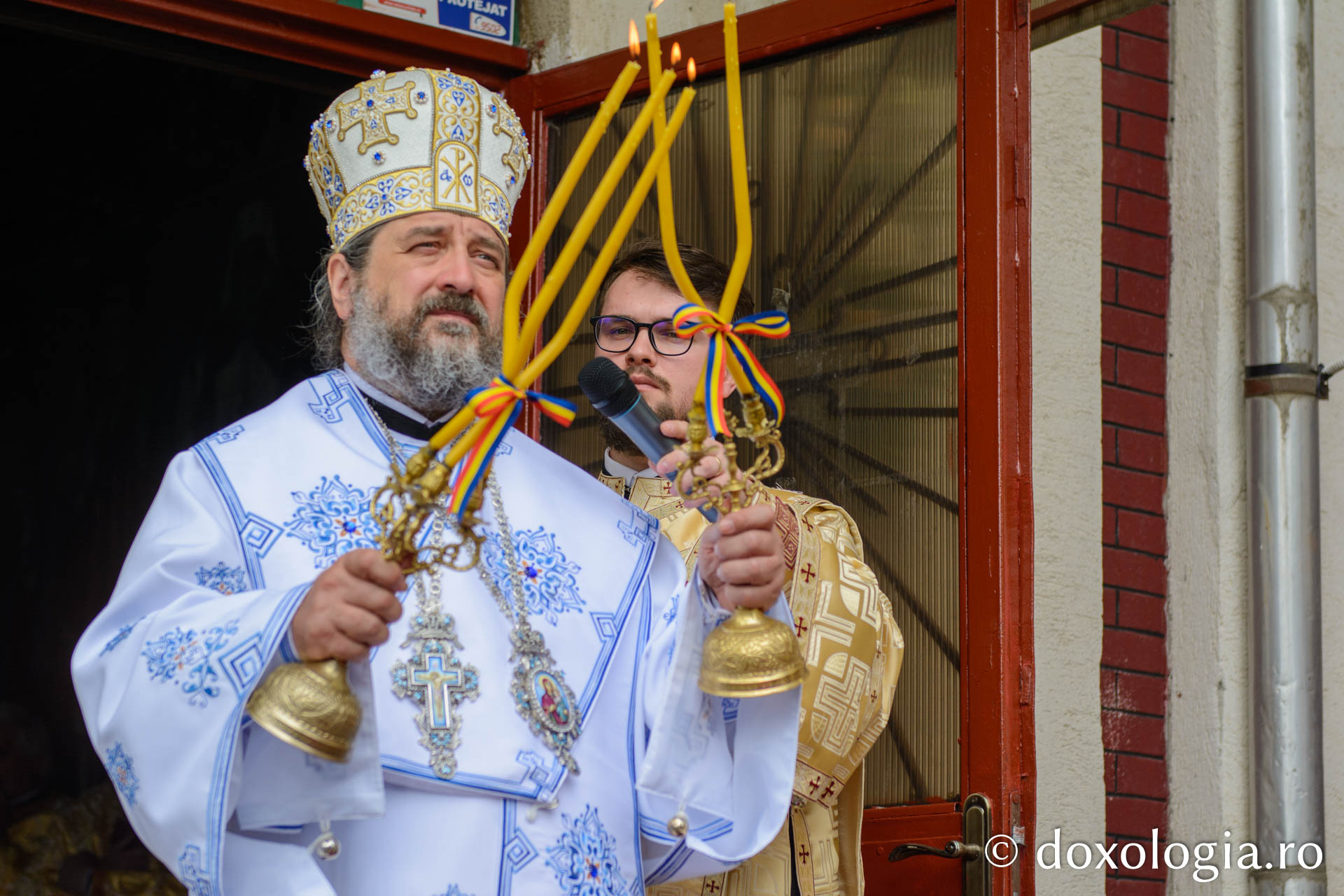 Slujiri arhierești în două parohii din Protopopiatul Botoșani / Foto: Mihail Vrăjitoru Slujiri arhierești în două parohii din Protopopiatul Botoșani
