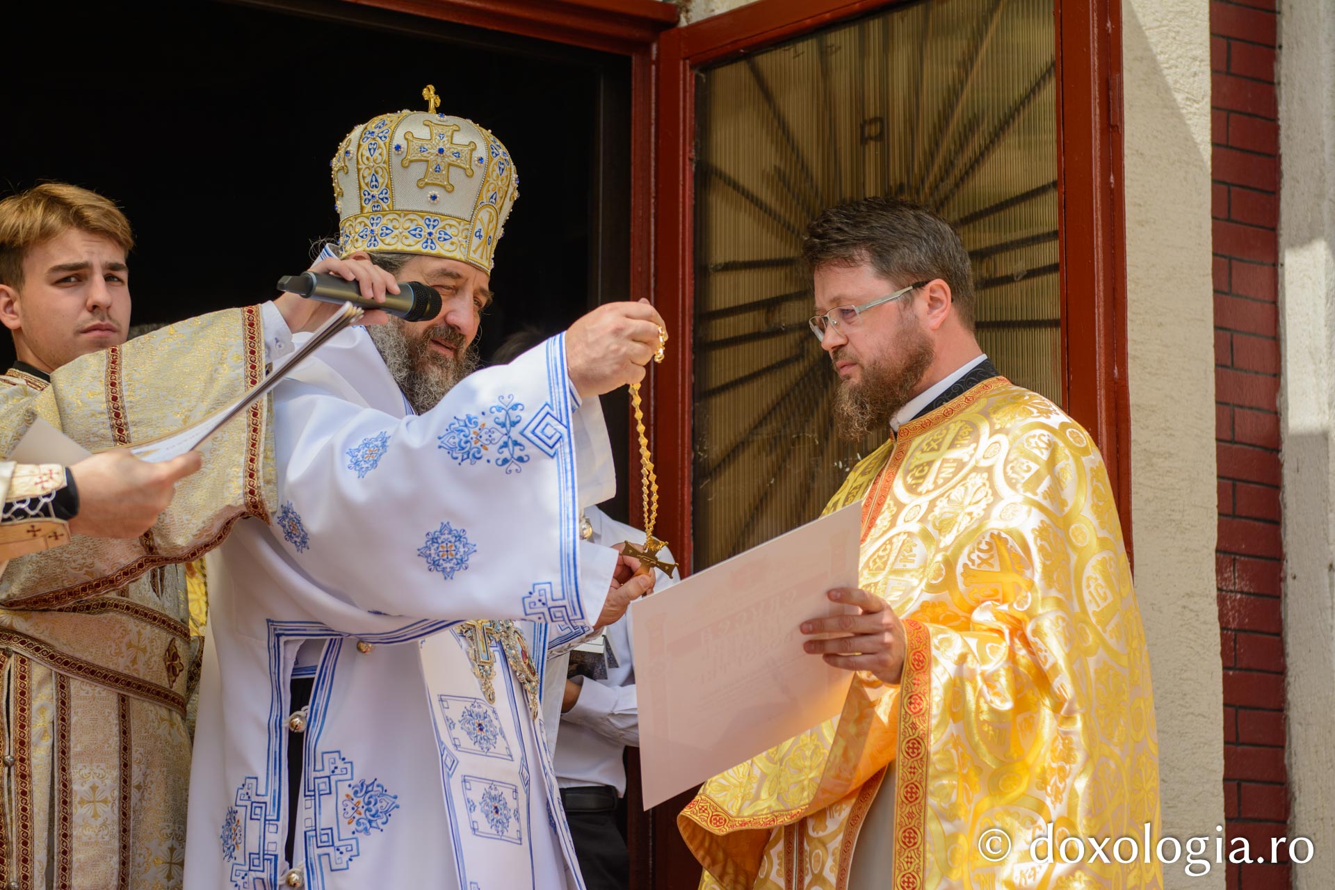 Slujiri arhierești în două parohii din Protopopiatul Botoșani / Foto: Mihail Vrăjitoru Slujiri arhierești în două parohii din Protopopiatul Botoșani