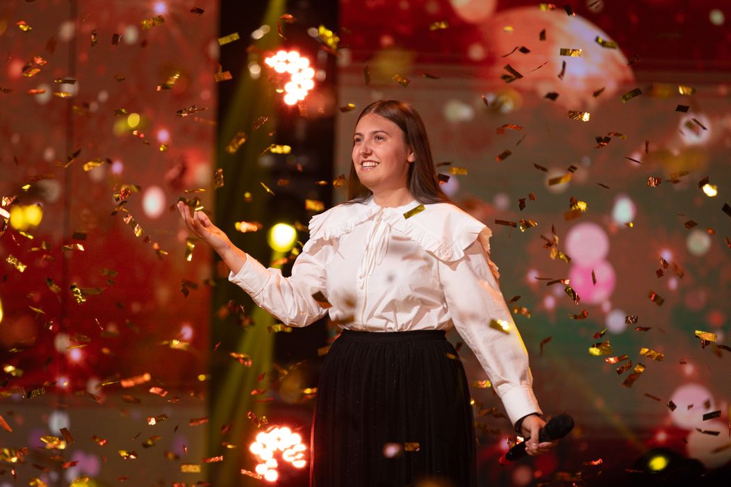 Foto: Românii au Talent Ana Nuță, fata de strană din Craiova, concurează pentru marele premiu la finala Românii au Talent