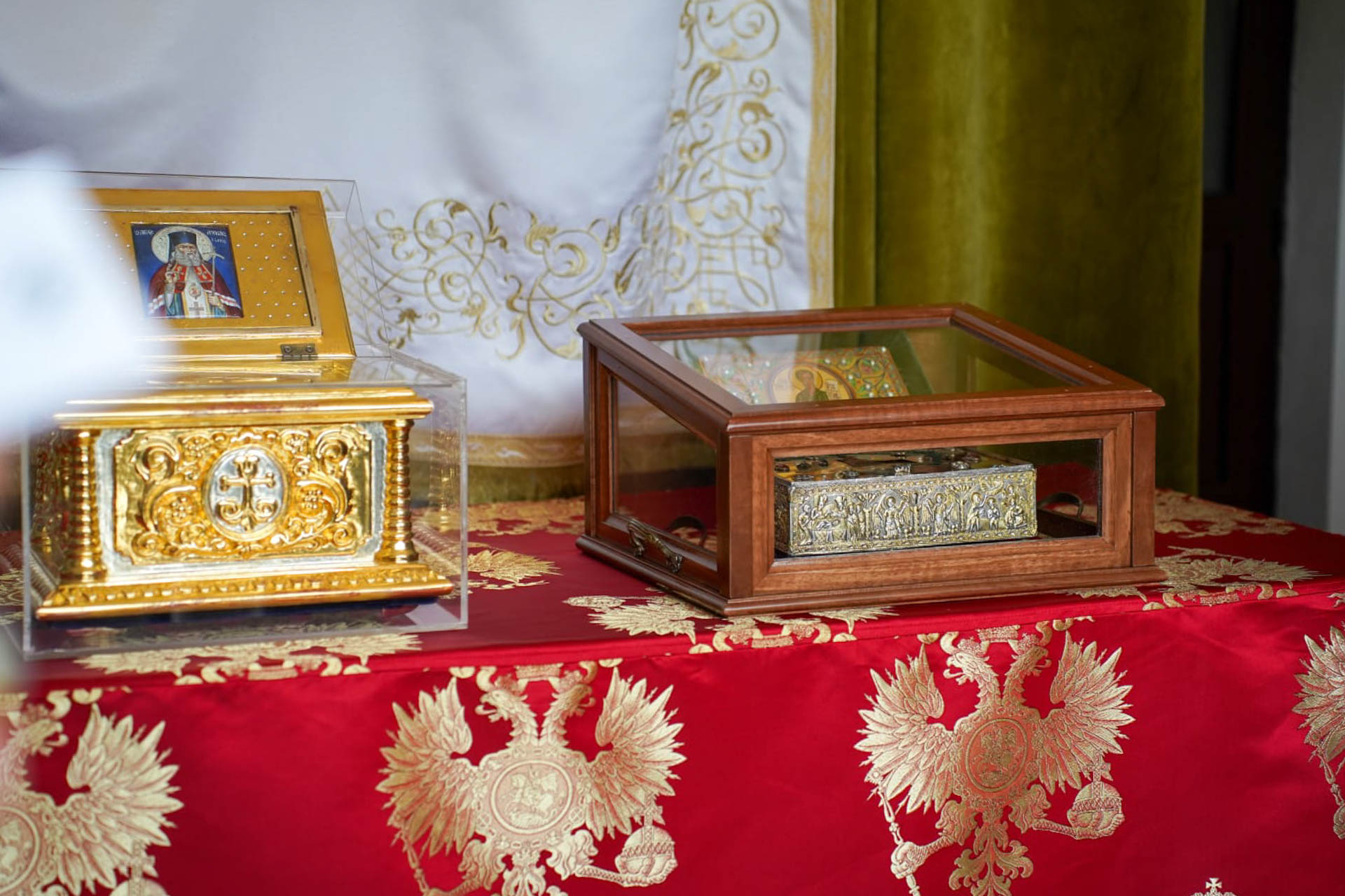 aducerea moaștelor Sfinților Ioan Rusul și Luca al Crimeei