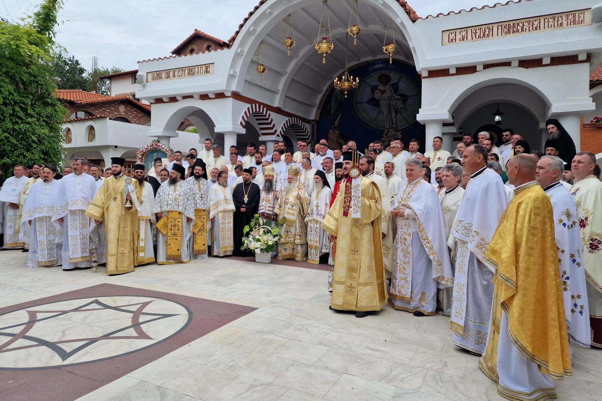 aducerea moaștelor Sfinților Ioan Rusul și Luca al Crimeei