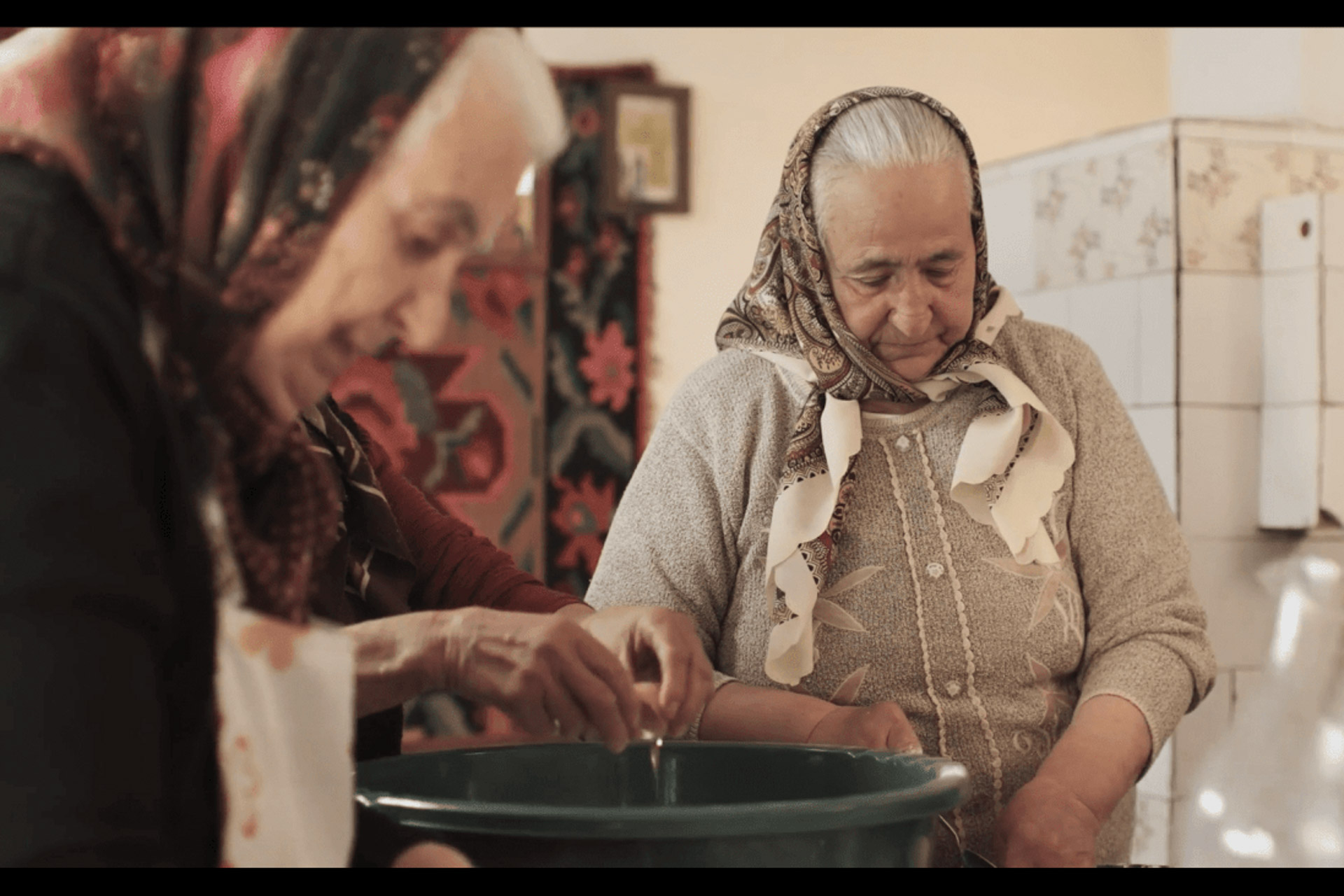 Tradiții de Paște cu bătrânii din Bălțătești