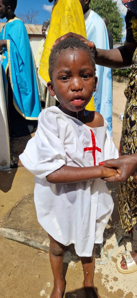 Părintele Mitropolit Teofan a participat la săvârșirea a 227 de botezuri în cadrul Centrului Misionar din Kidamali