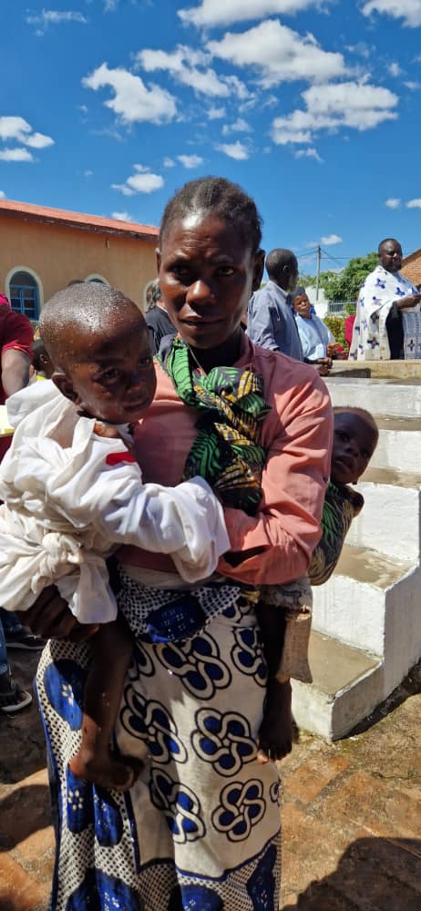 Părintele Mitropolit Teofan a participat la săvârșirea a 227 de botezuri în cadrul Centrului Misionar din Kidamali