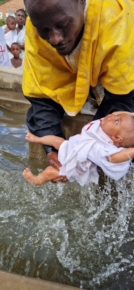 Părintele Mitropolit Teofan a participat la săvârșirea a 227 de botezuri în cadrul Centrului Misionar din Kidamali