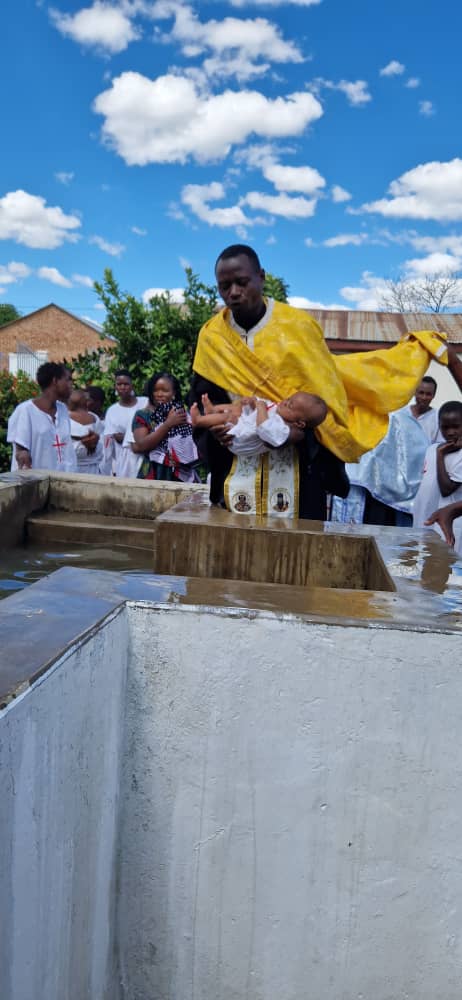 Părintele Mitropolit Teofan a participat la săvârșirea a 227 de botezuri în cadrul Centrului Misionar din Kidamali