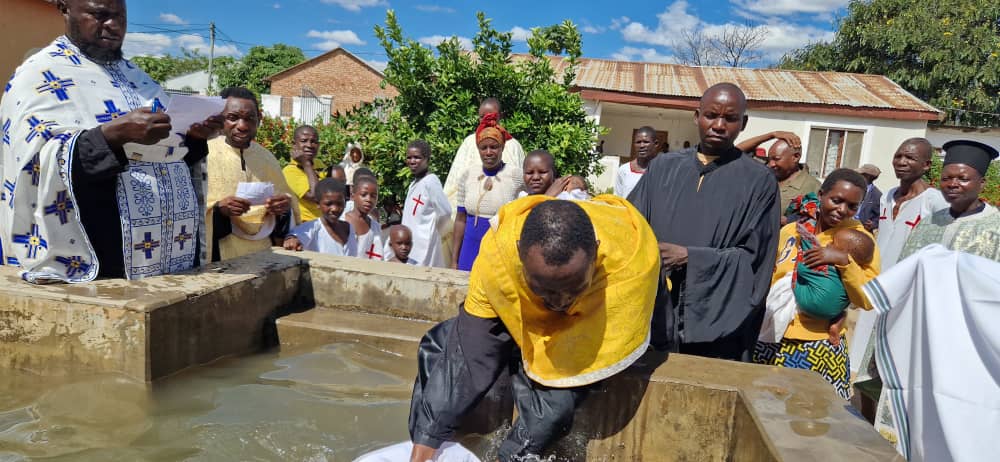 Părintele Mitropolit Teofan a participat la săvârșirea a 227 de botezuri în cadrul Centrului Misionar din Kidamali