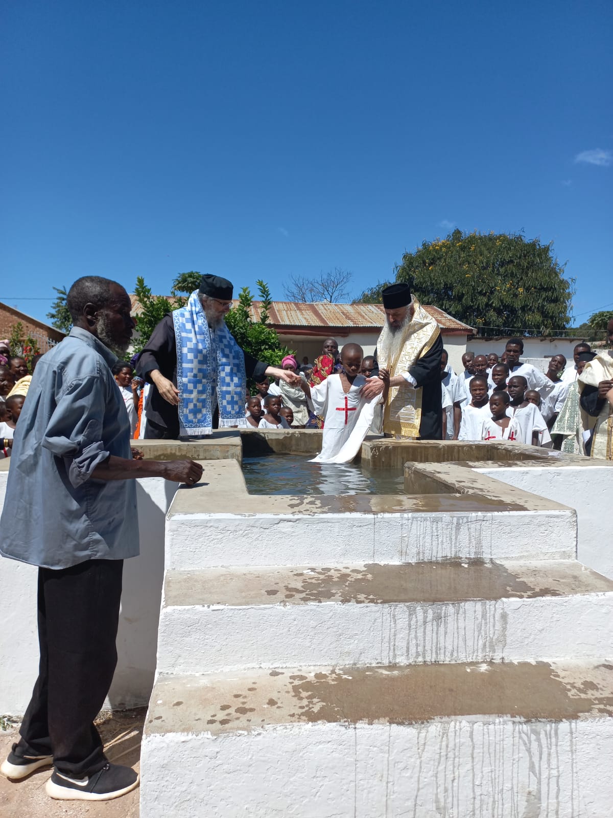 Părintele Mitropolit Teofan a participat la săvârșirea a 227 de botezuri în cadrul Centrului Misionar din Kidamali