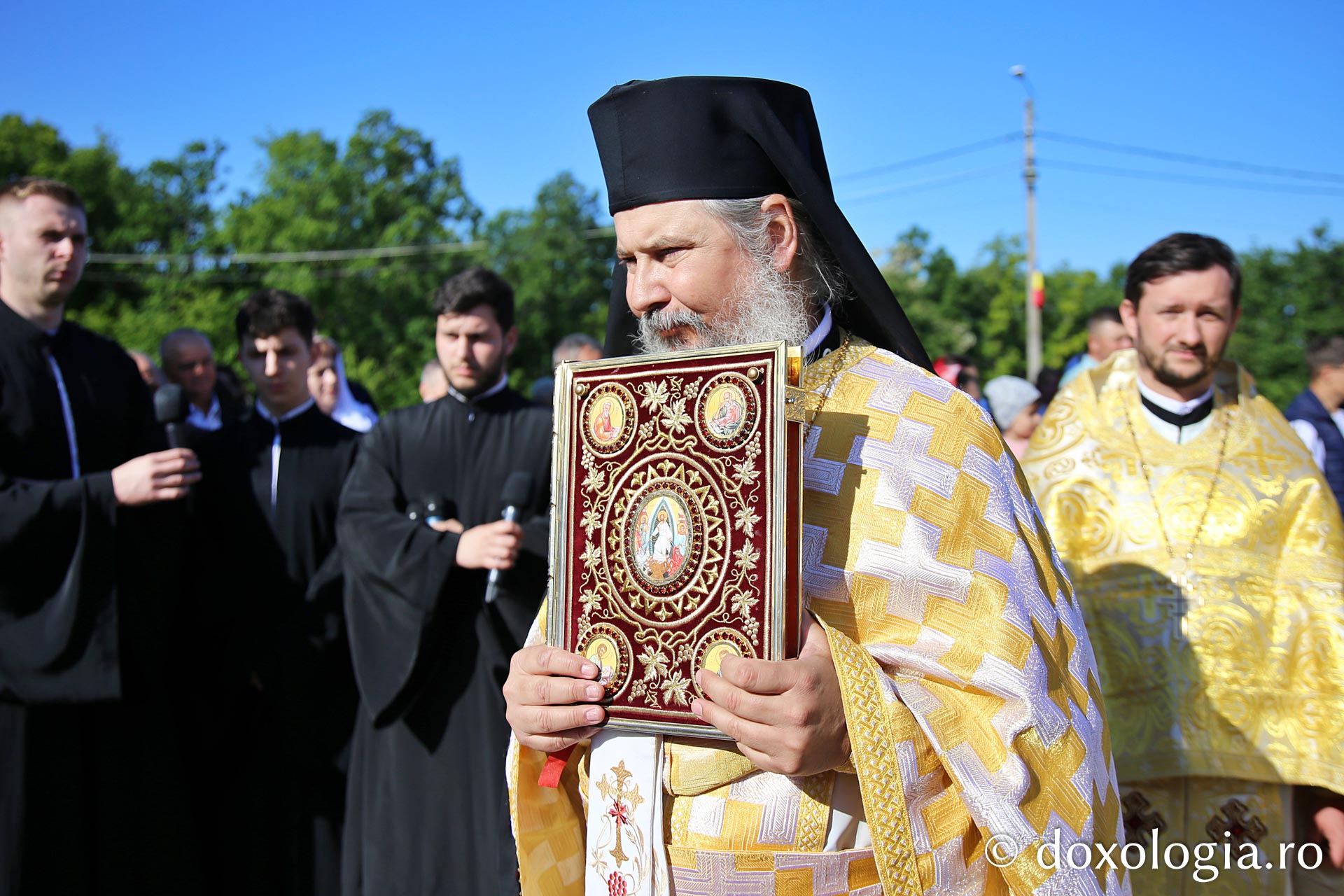 Doi mitropoliți la hramul Mănăstirii Sângeap Basaraba. S-au împlinit 625 de ani de la înființarea așezământului monahal / Foto: Flavius Popa Părintele arhimandrit Gavriil Alexa, starețul Mănăstirii Sângeap-Basaraba