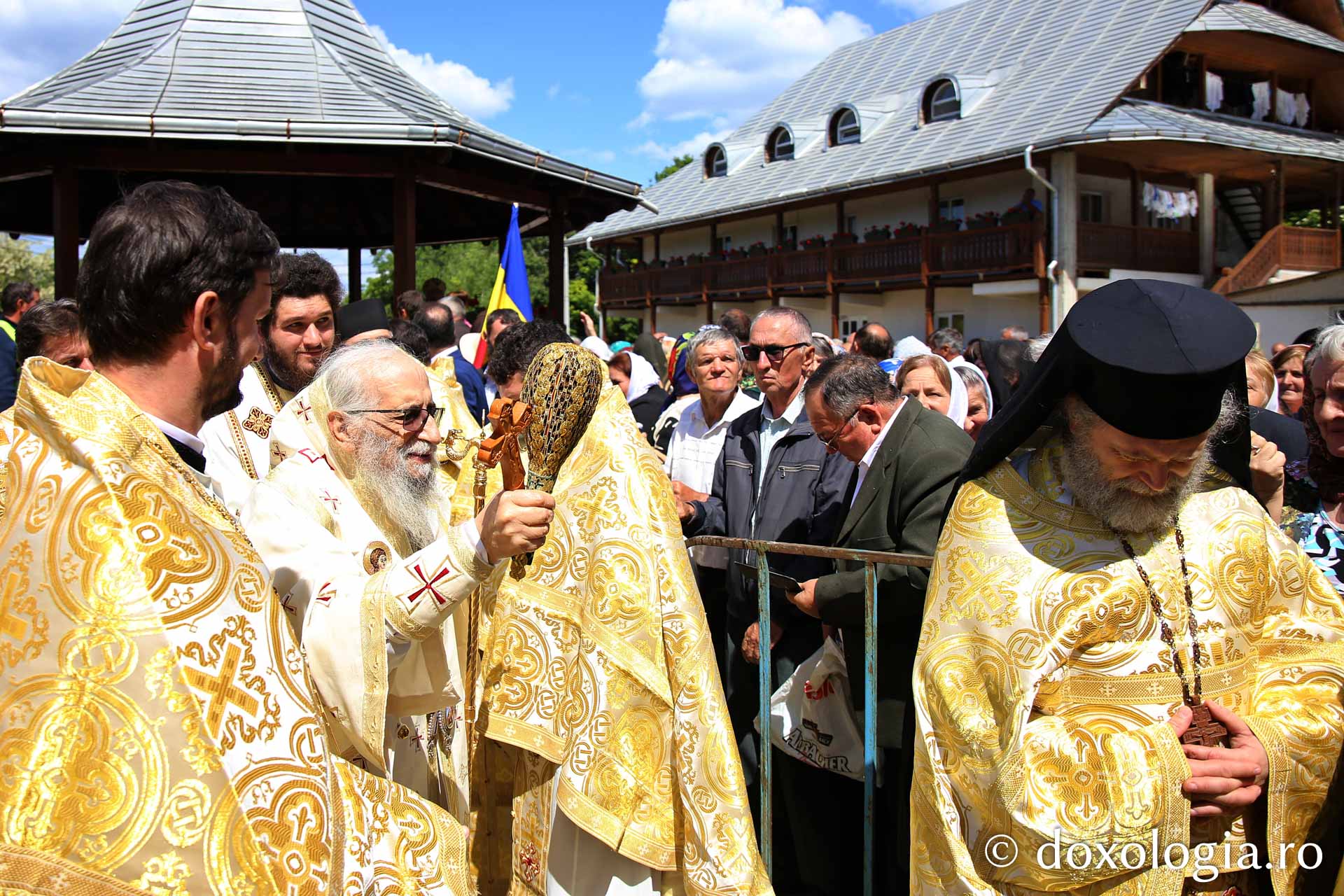Doi mitropoliți la hramul Mănăstirii Sângeap Basaraba. S-au împlinit 625 de ani de la înființarea așezământului monahal / Foto: Flavius Popa Izvorul Tămăduirii, hramul Mănăstirii Sângeap-Basaraba