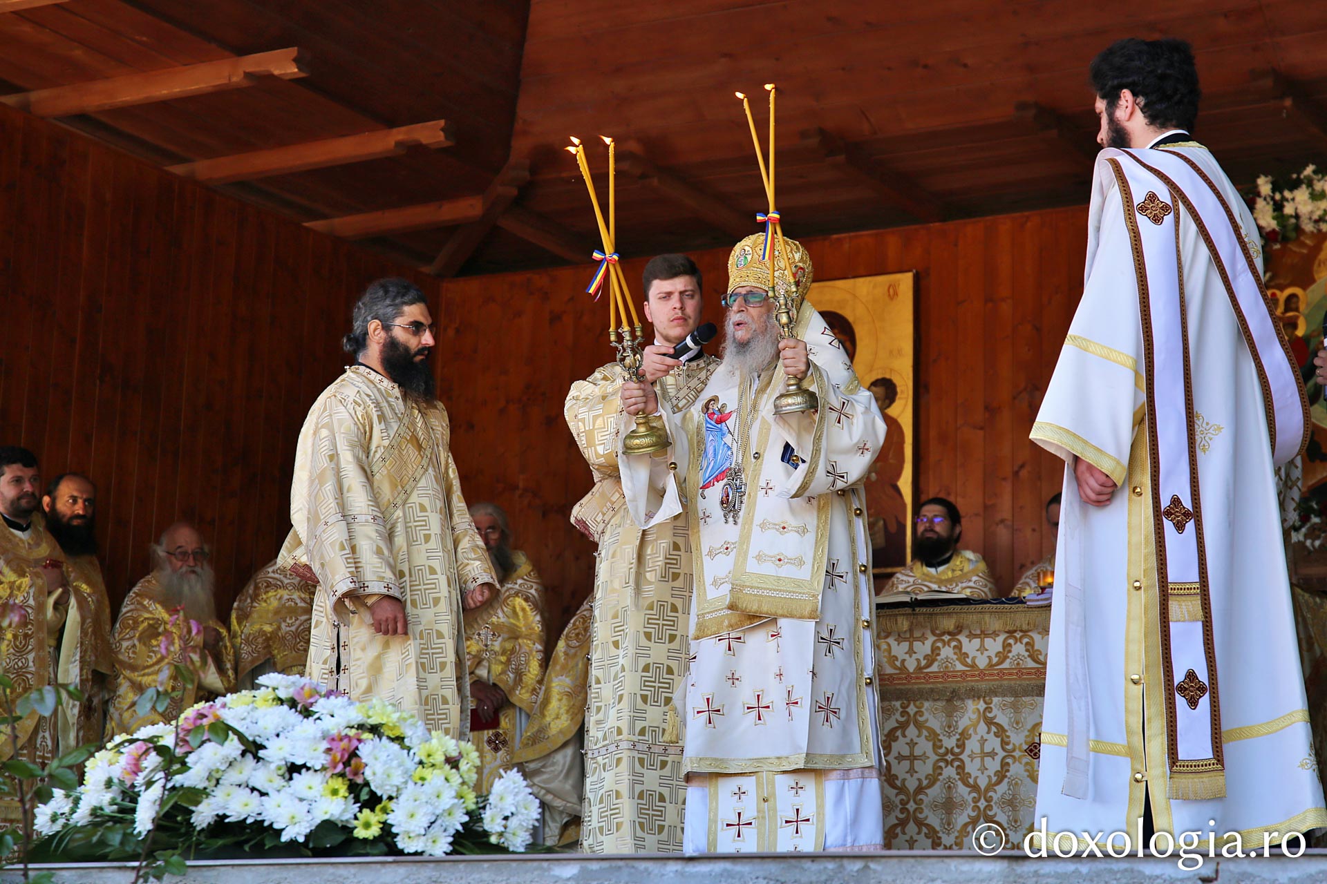 Doi mitropoliți la hramul Mănăstirii Sângeap Basaraba. S-au împlinit 625 de ani de la înființarea așezământului monahal / Foto: Flavius Popa Înaltpreasfințitul Efrem, Mitropolit de Tripoli, Al-Koura și Împrejurimi din Patriarhia Antiohiei