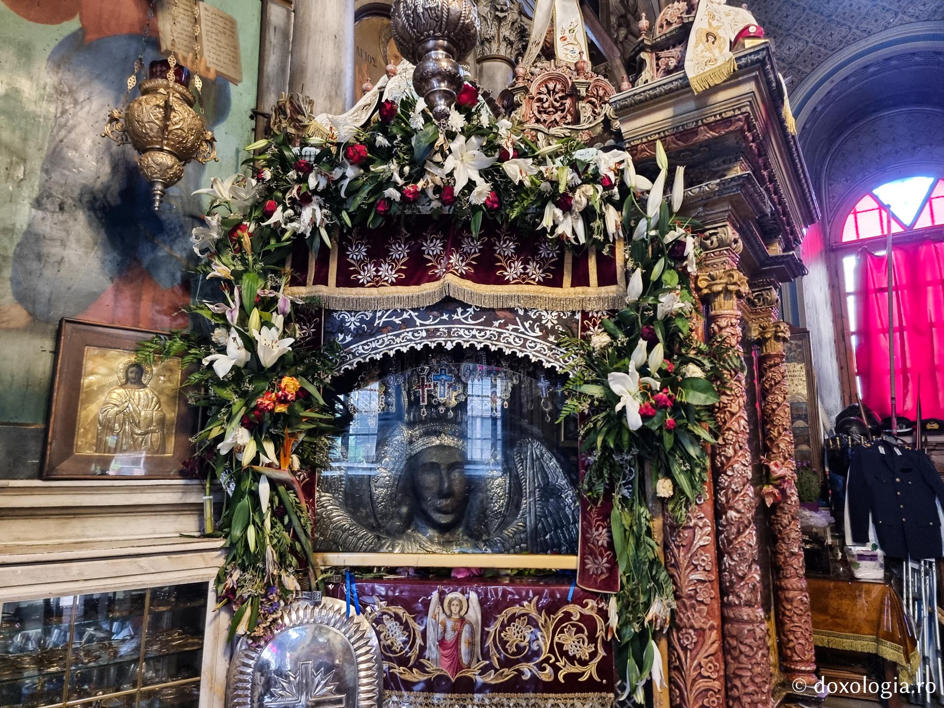 Icoana făcătoare de minuni a Sfântului Mihail din Lesvos / Foto: Magda Buftea Icoana făcătoare de minuni a Sfântului Mihail din Lesvos / Foto: Magda Buftea