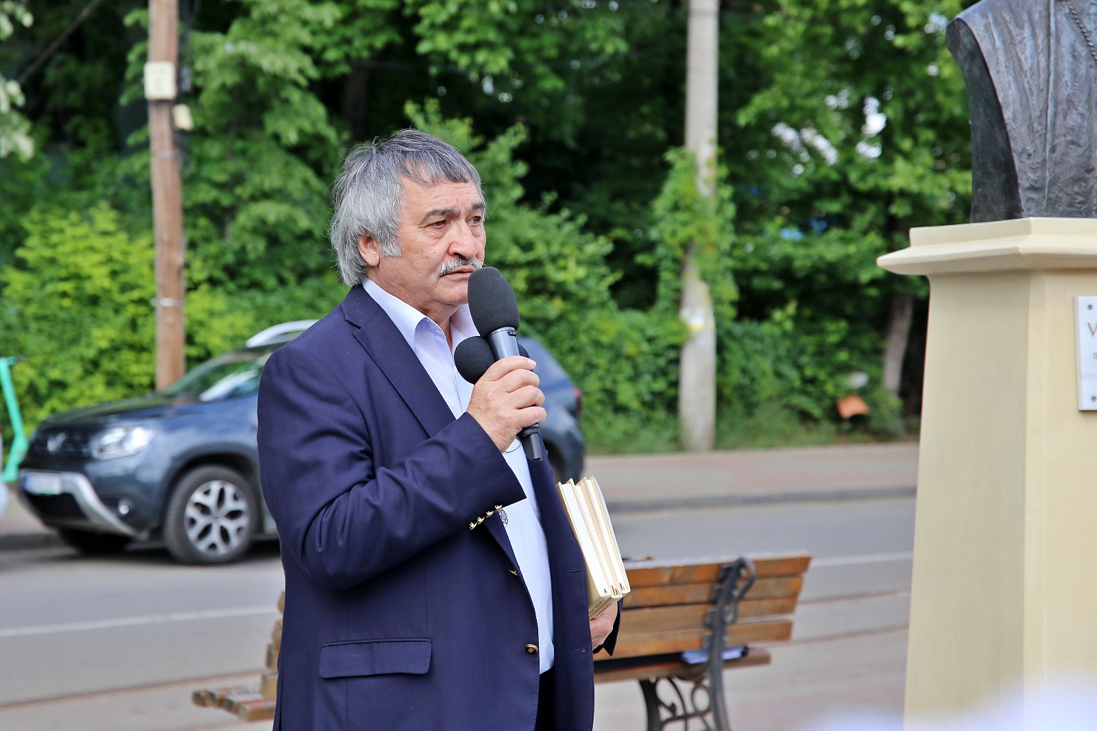 Bustul unui preot închis în temnițele comuniste, fost director al Ateneului din Iași, a fost inaugurat astăzi