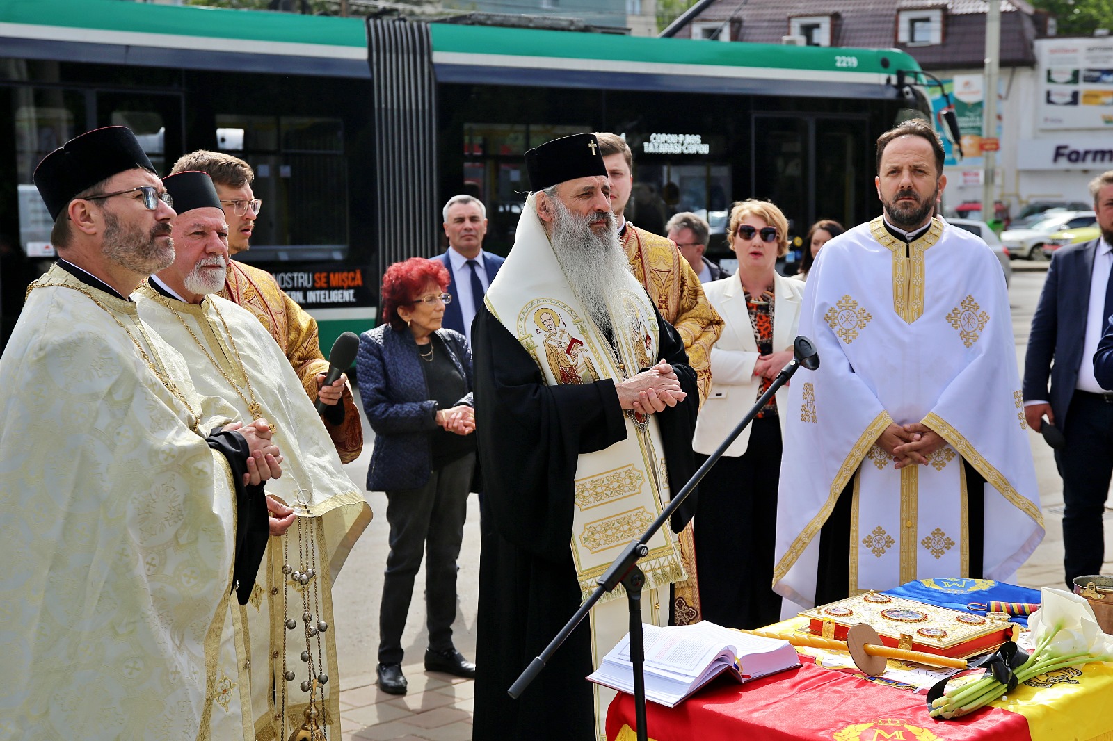 Sfințirea Bustului Preotului Visarion Puiu