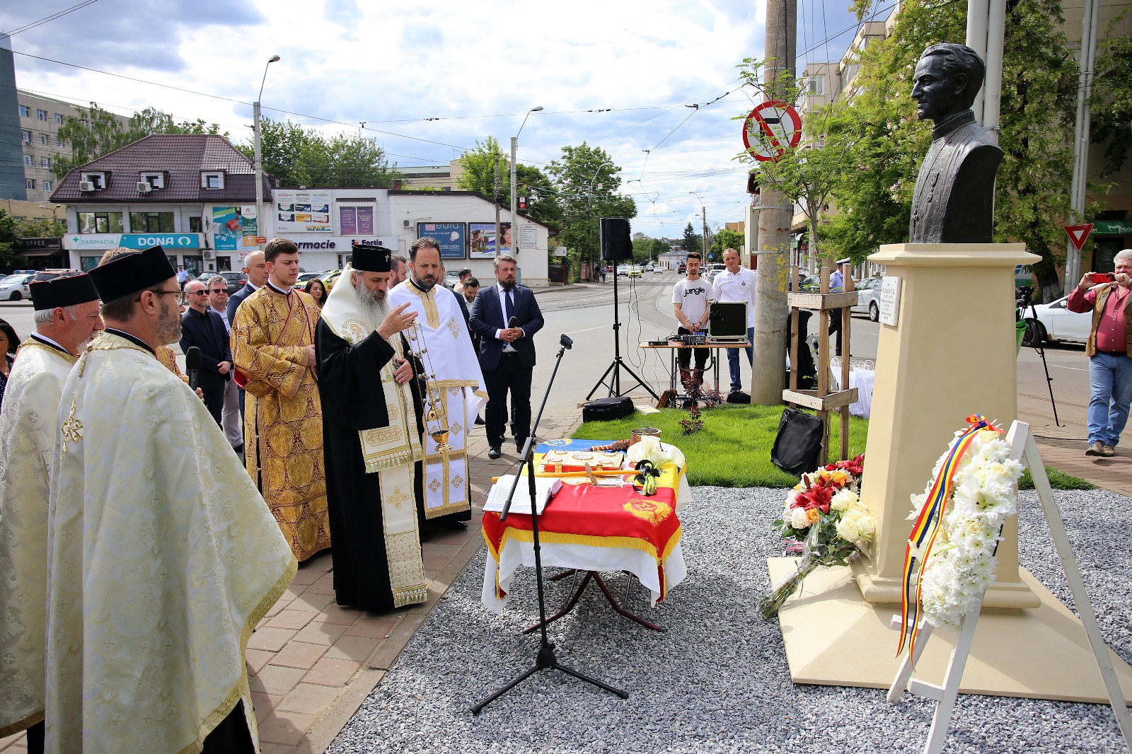 Sfințirea Bustului Preotului Visarion Puiu