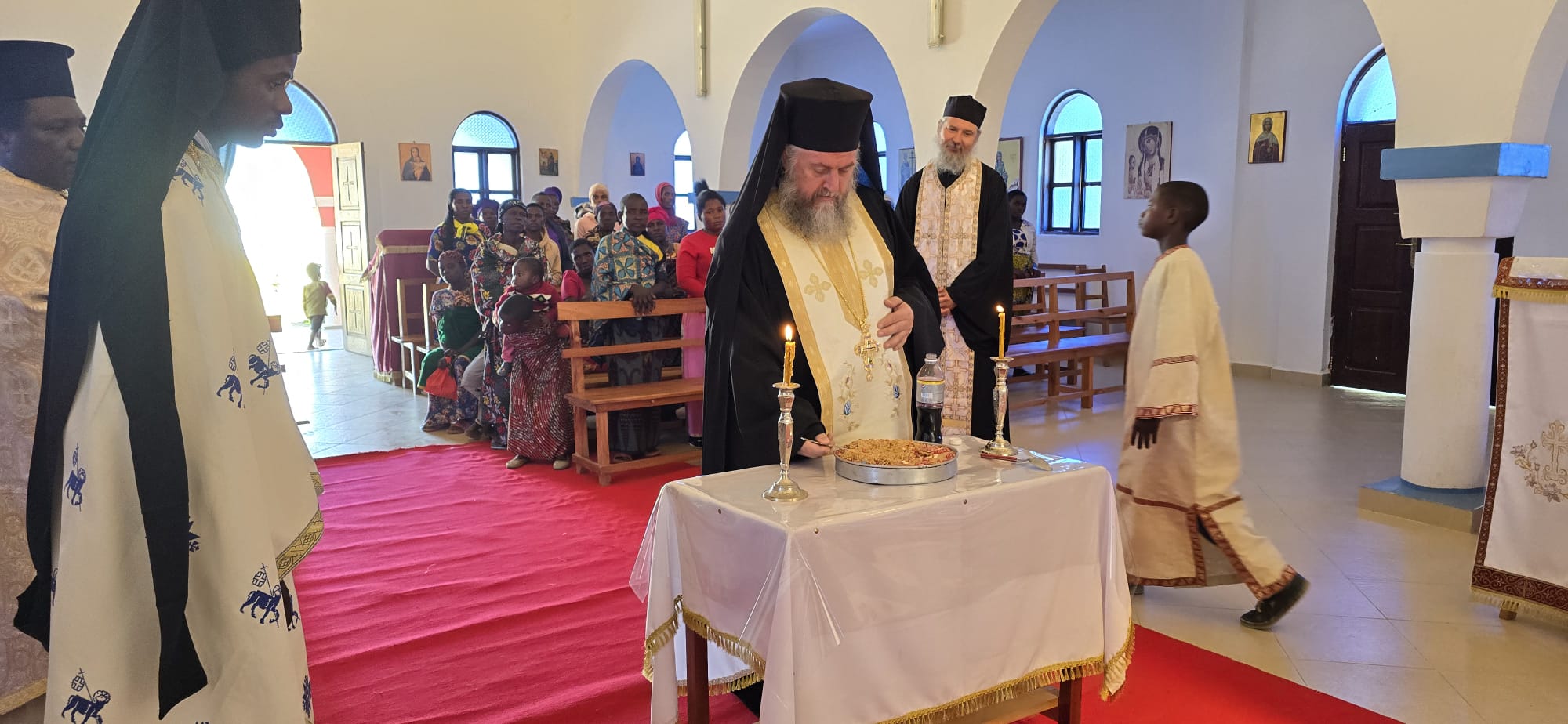 Sfințirea chiliilor mănăstirii cu hramul „Sfântul Arhanghel Mihail” și „Sfântul Paisie de la Neamț” IPS Teofan în Tanzania (mai, 2024)
