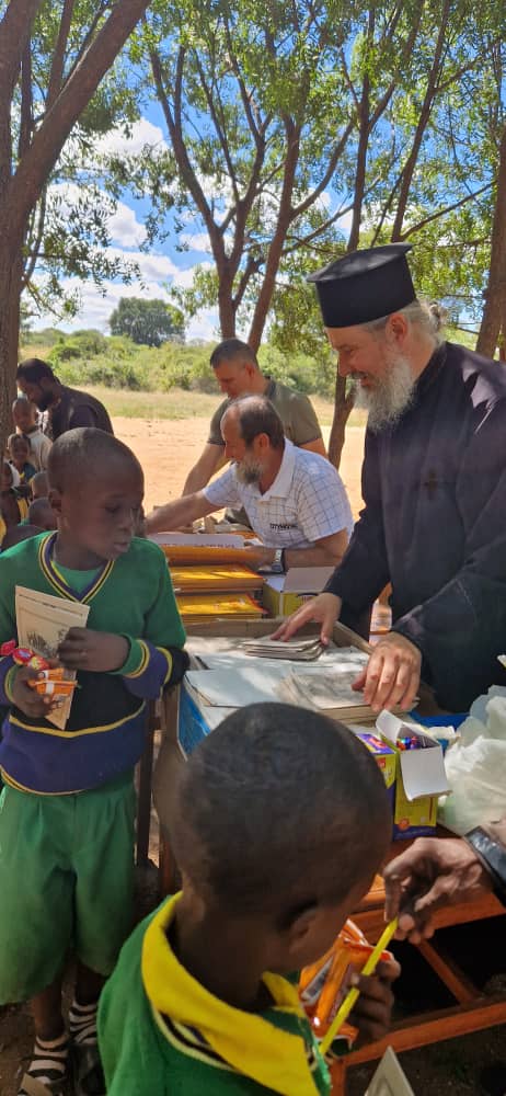 Delegația Arhiepiscopiei Iașilor, în vizită la Școala Primară din Ipwasi