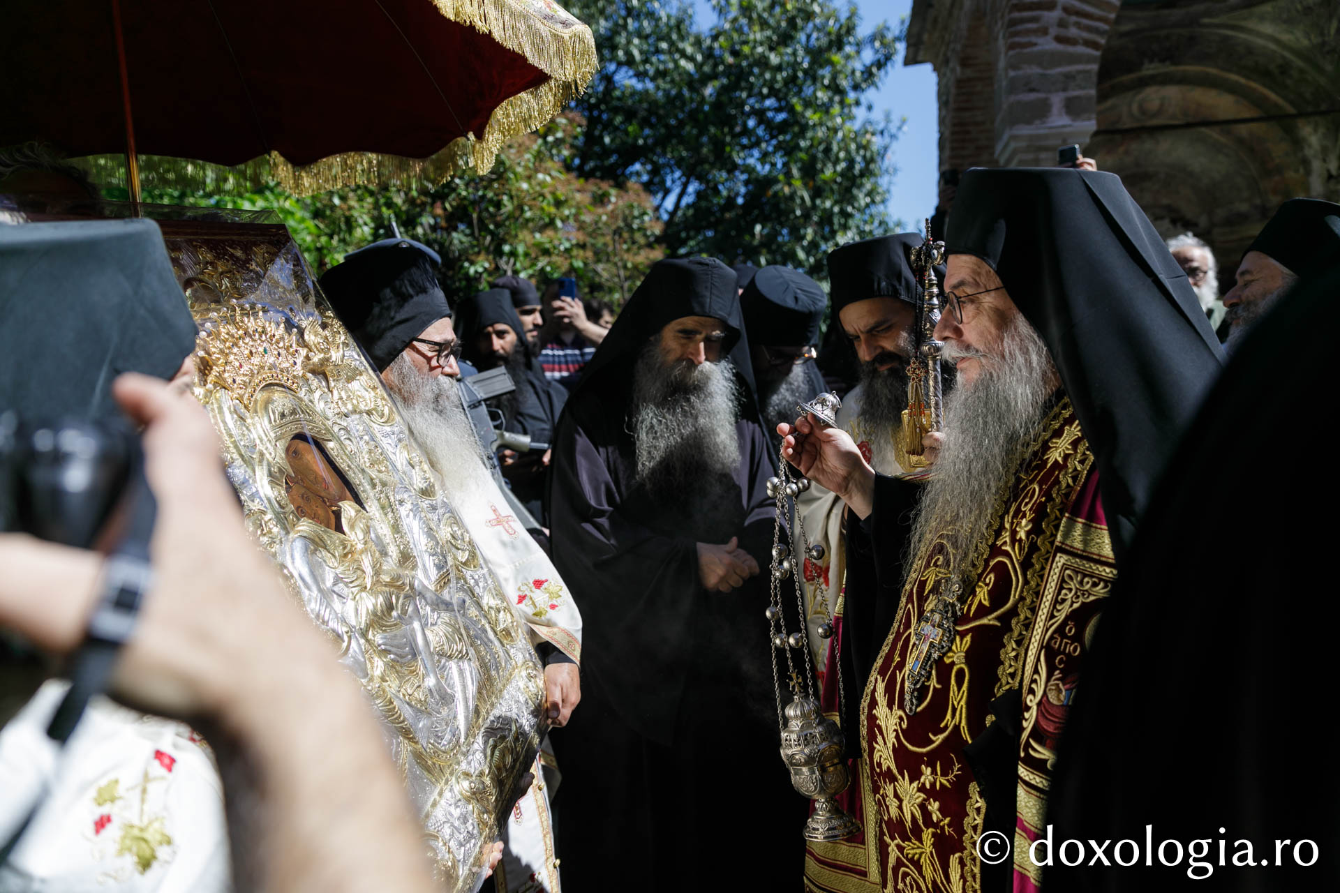 Procesiune cu icoana Maicii Domnului „Axion estin”