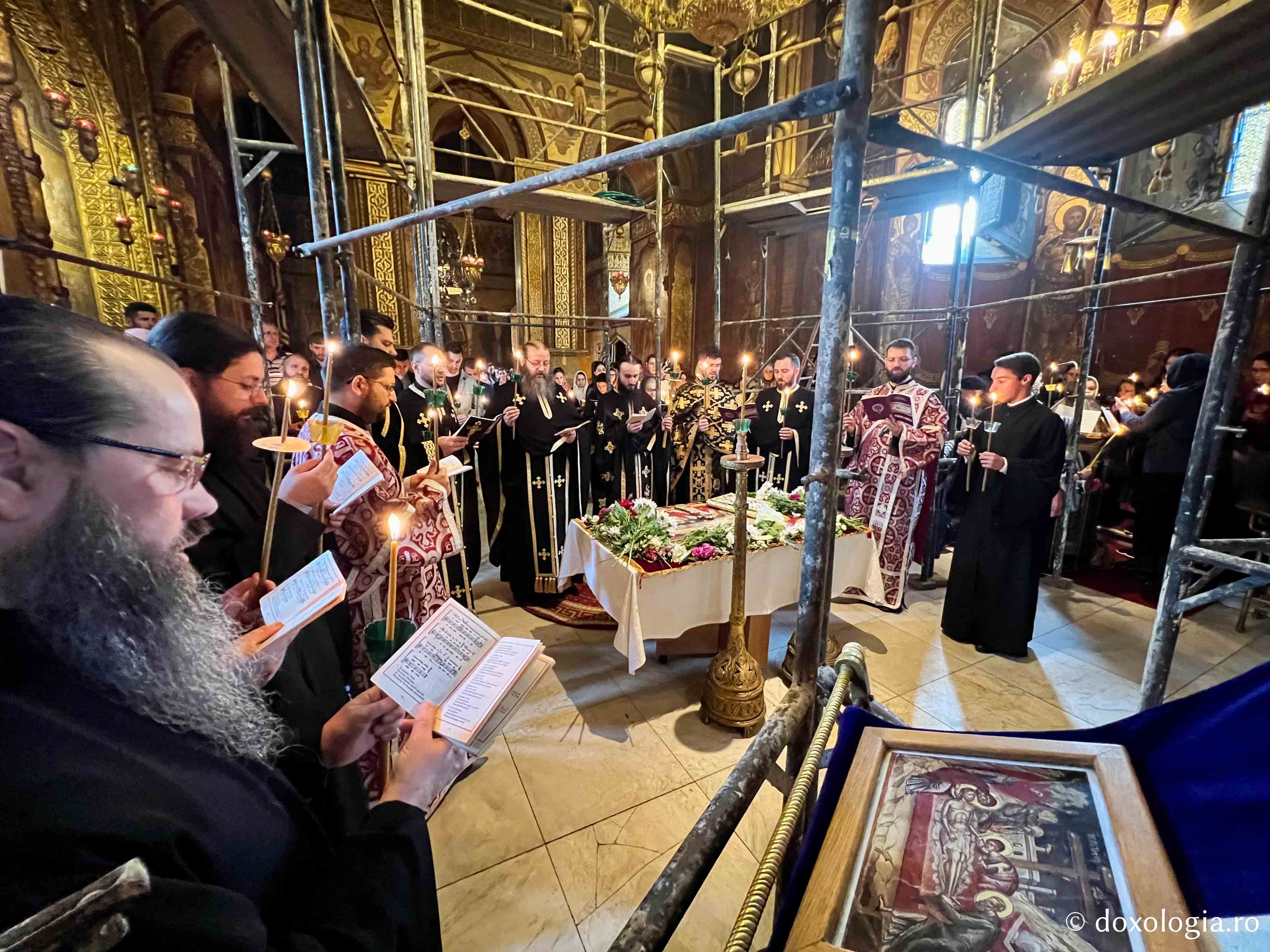 Denia Prohodului Domnului la Mănăstirea Sfinții Trei Ierarhi din Iași