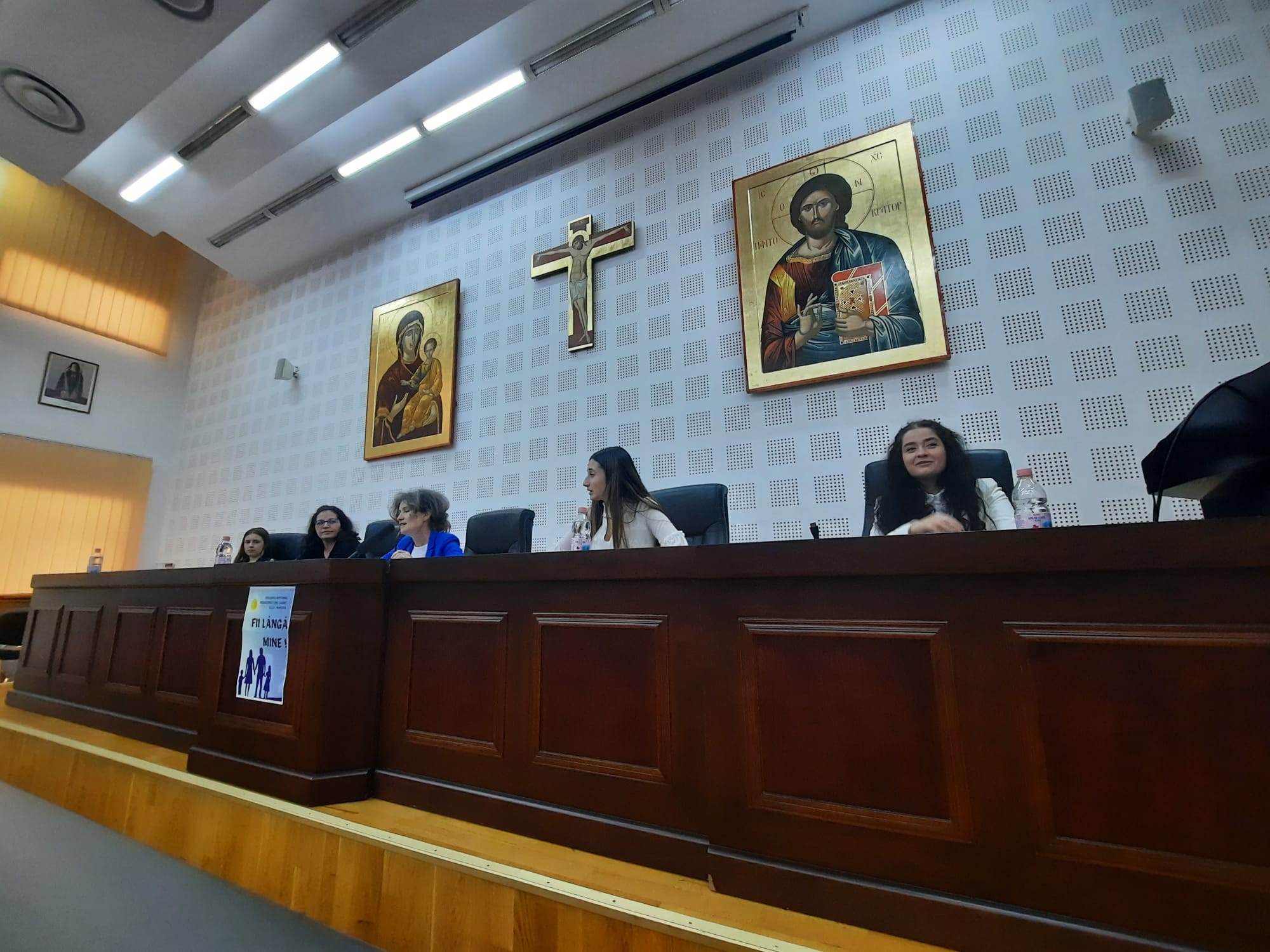 „FII LÂNGĂ MINE!” | Proiect antiadicții în rândul adolescenților