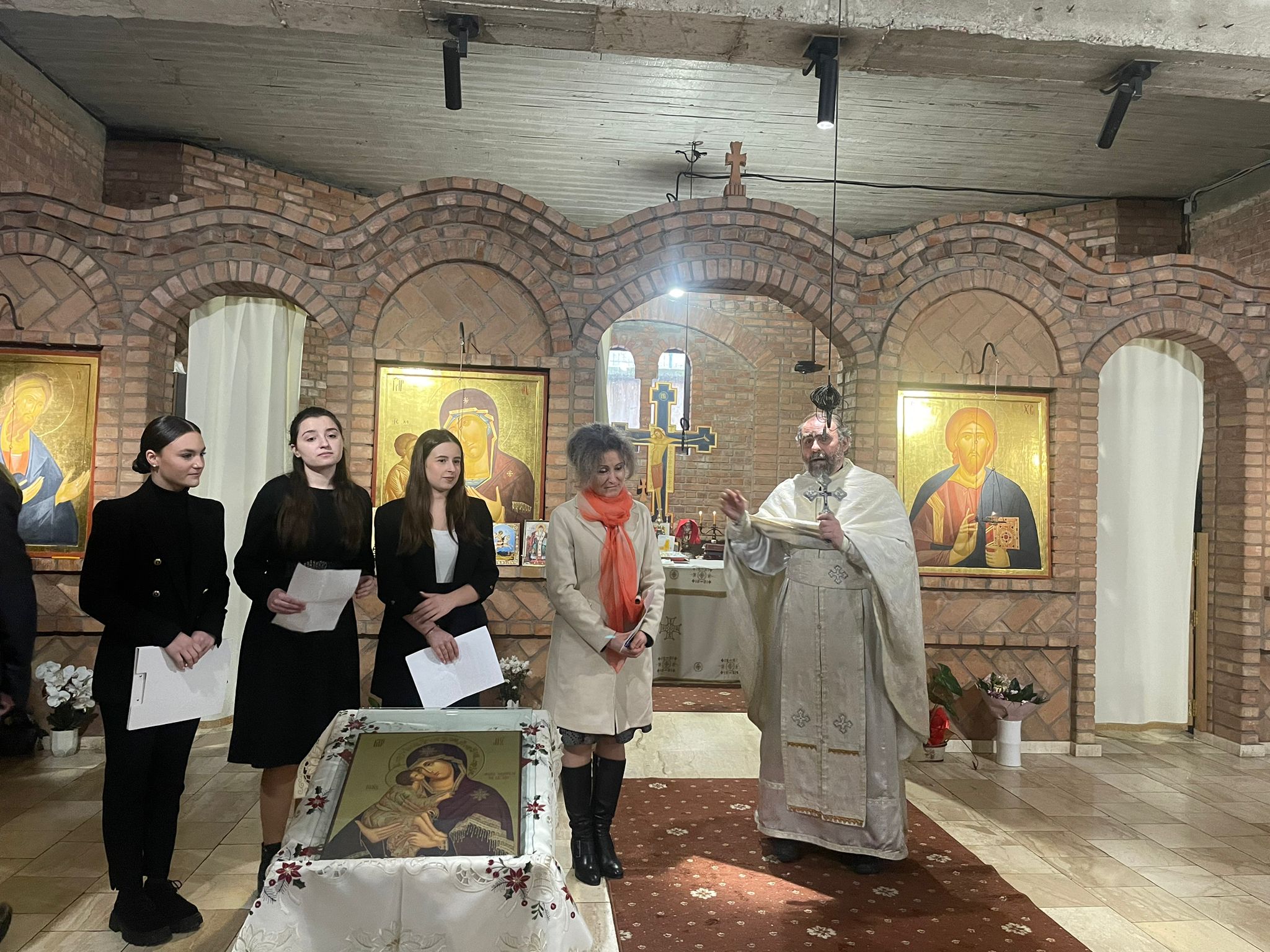 „FII LÂNGĂ MINE!” | Proiect antiadicții în rândul adolescenților