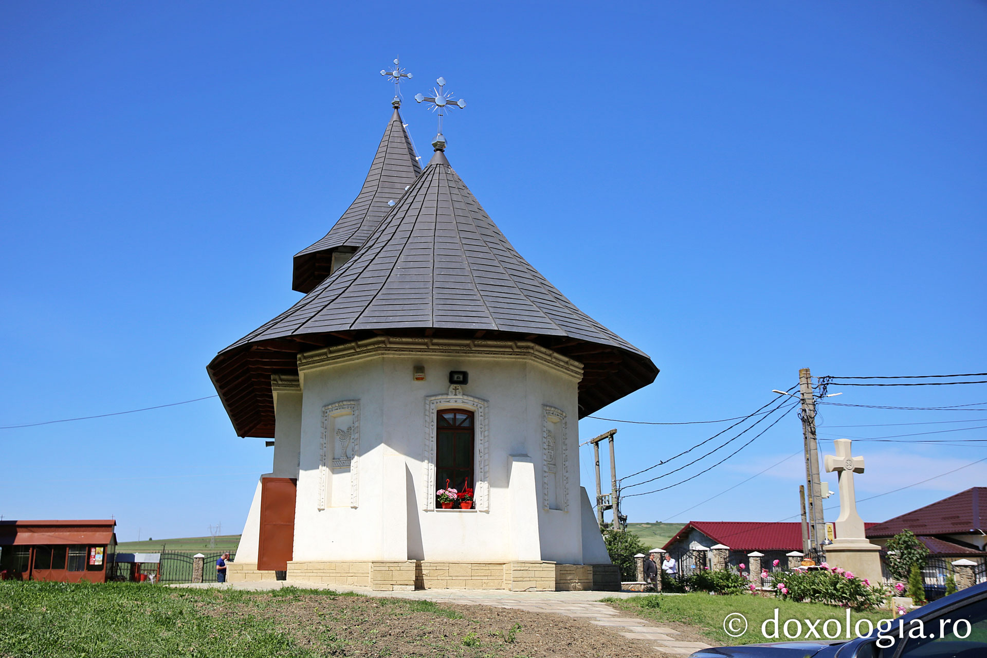 Hram și centenar | S-au împlinit 100 de ani de la sfințirea lăcașului de cult din Bogonos, închinat Sfinților Împărați Constantin și Elena