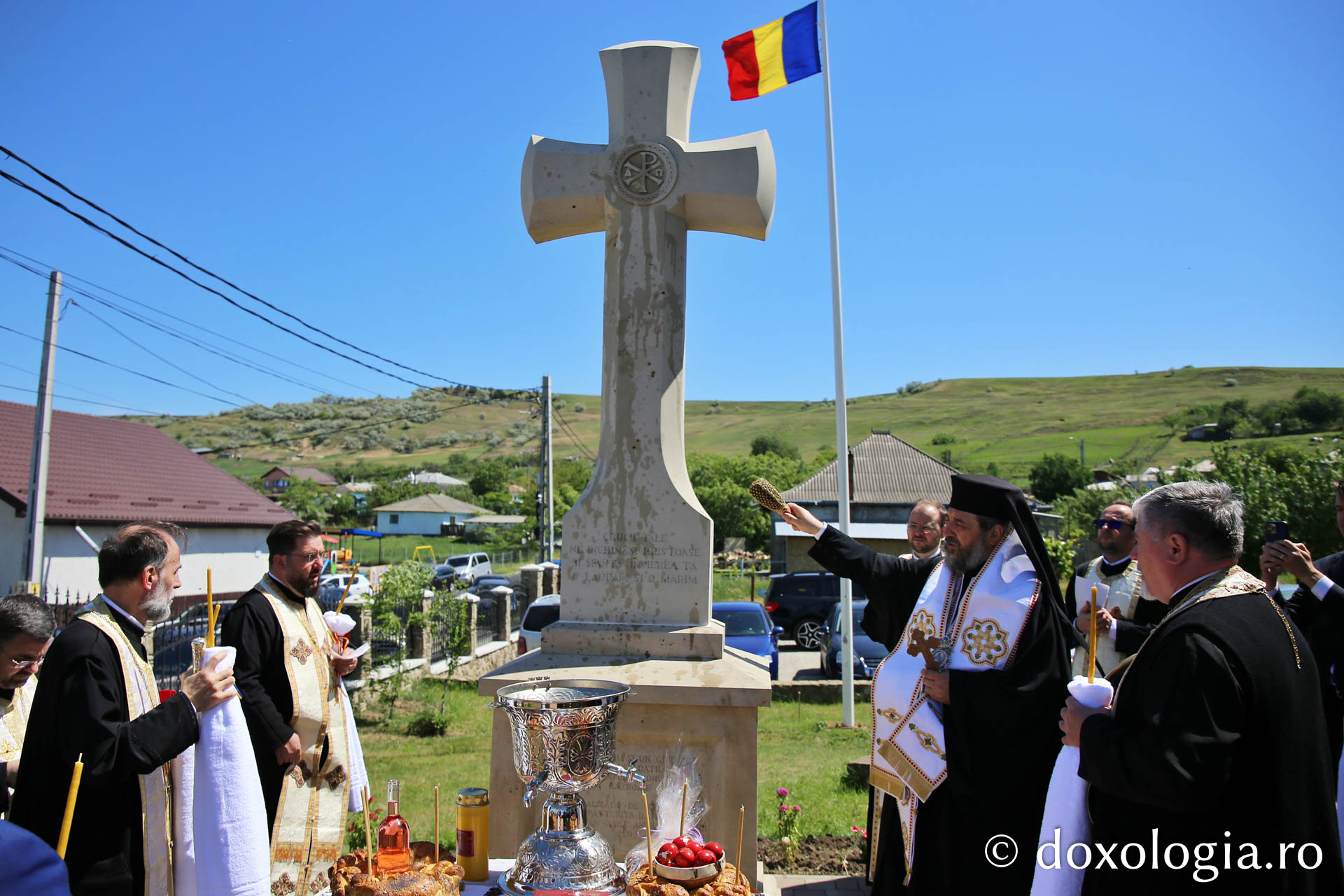 Hram și centenar | S-au împlinit 100 de ani de la sfințirea lăcașului de cult din Bogonos, închinat Sfinților Împărați Constantin și Elena