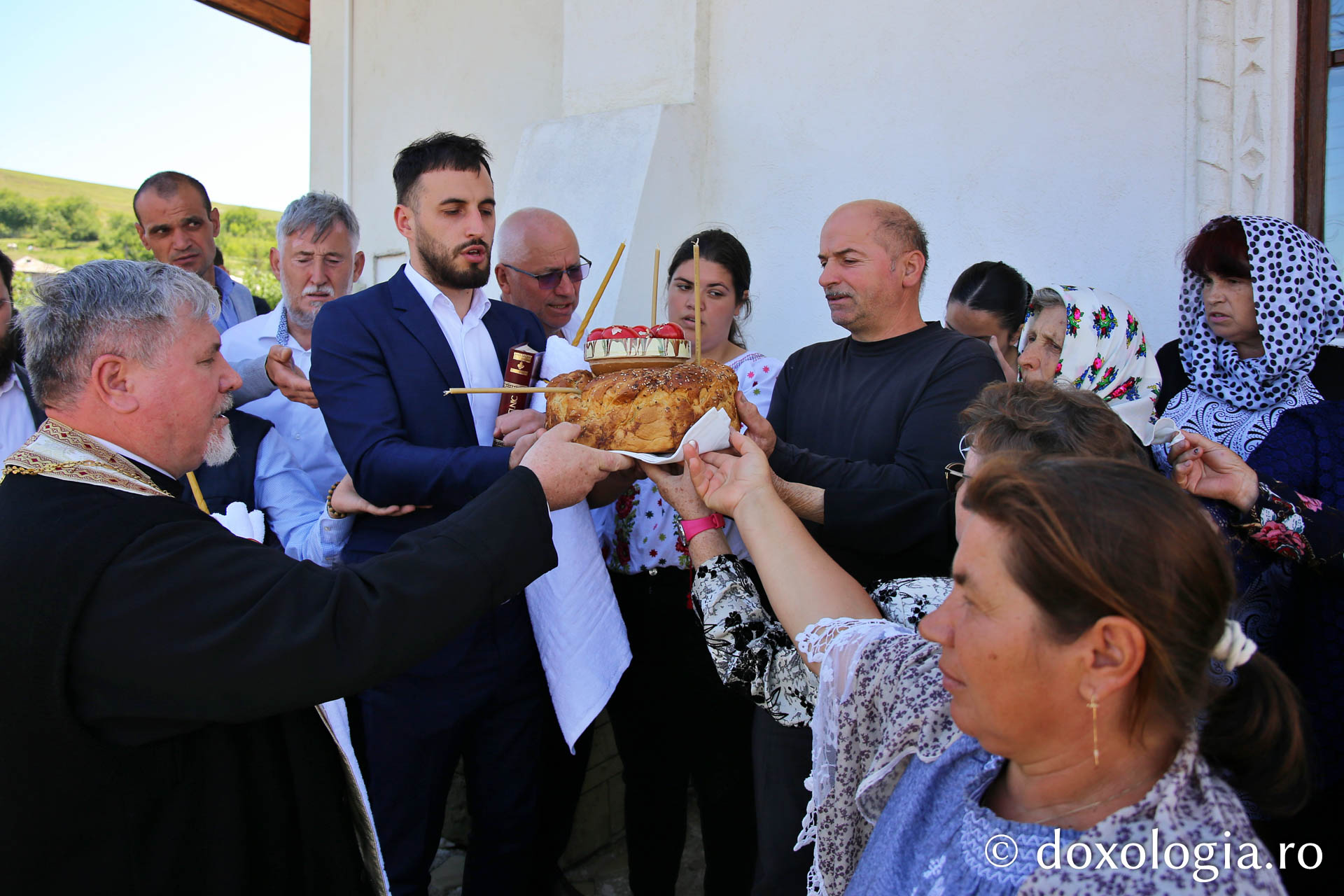 Hram și centenar | S-au împlinit 100 de ani de la sfințirea lăcașului de cult din Bogonos, închinat Sfinților Împărați Constantin și Elena