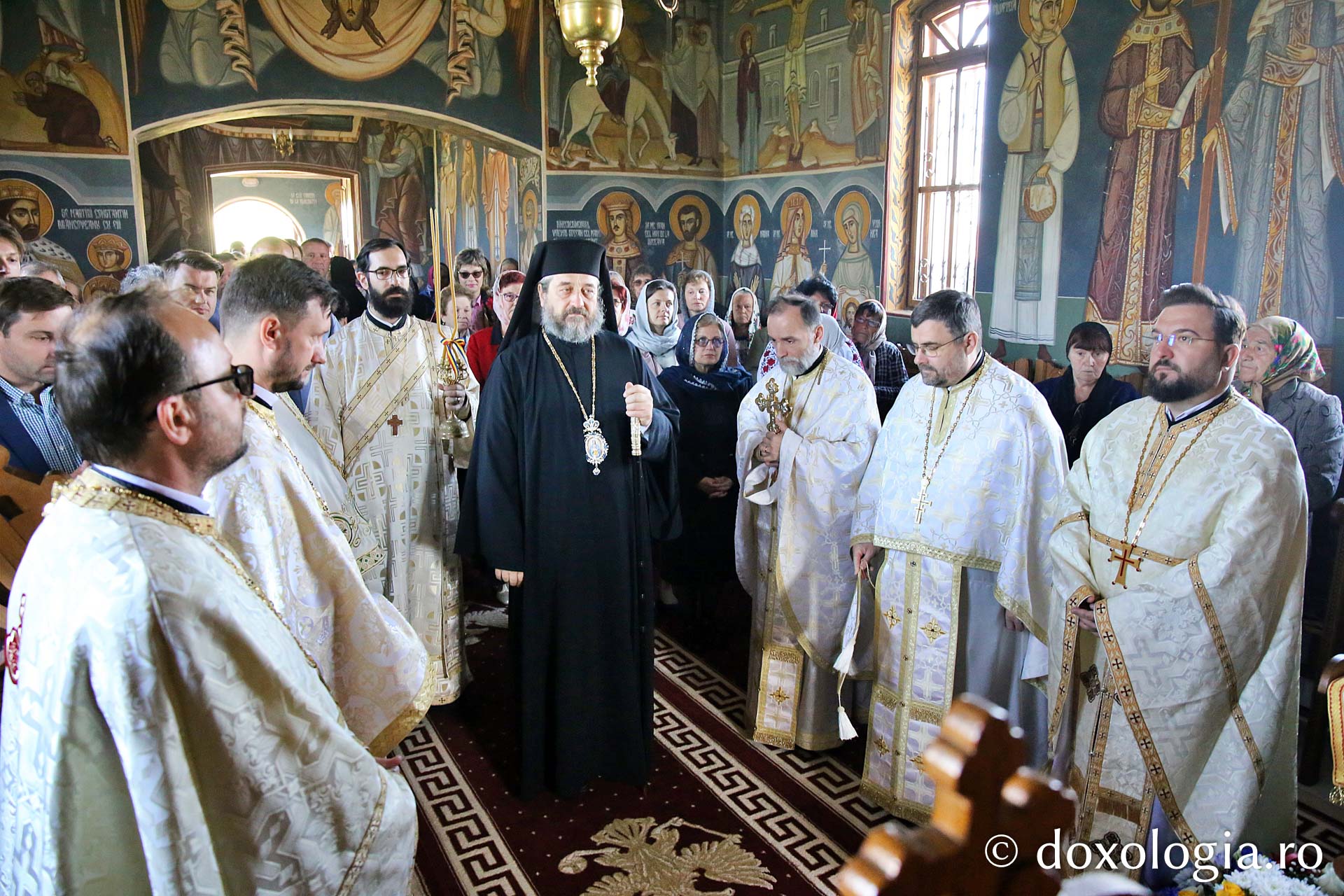 Hram și centenar | S-au împlinit 100 de ani de la sfințirea lăcașului de cult din Bogonos, închinat Sfinților Împărați Constantin și Elena