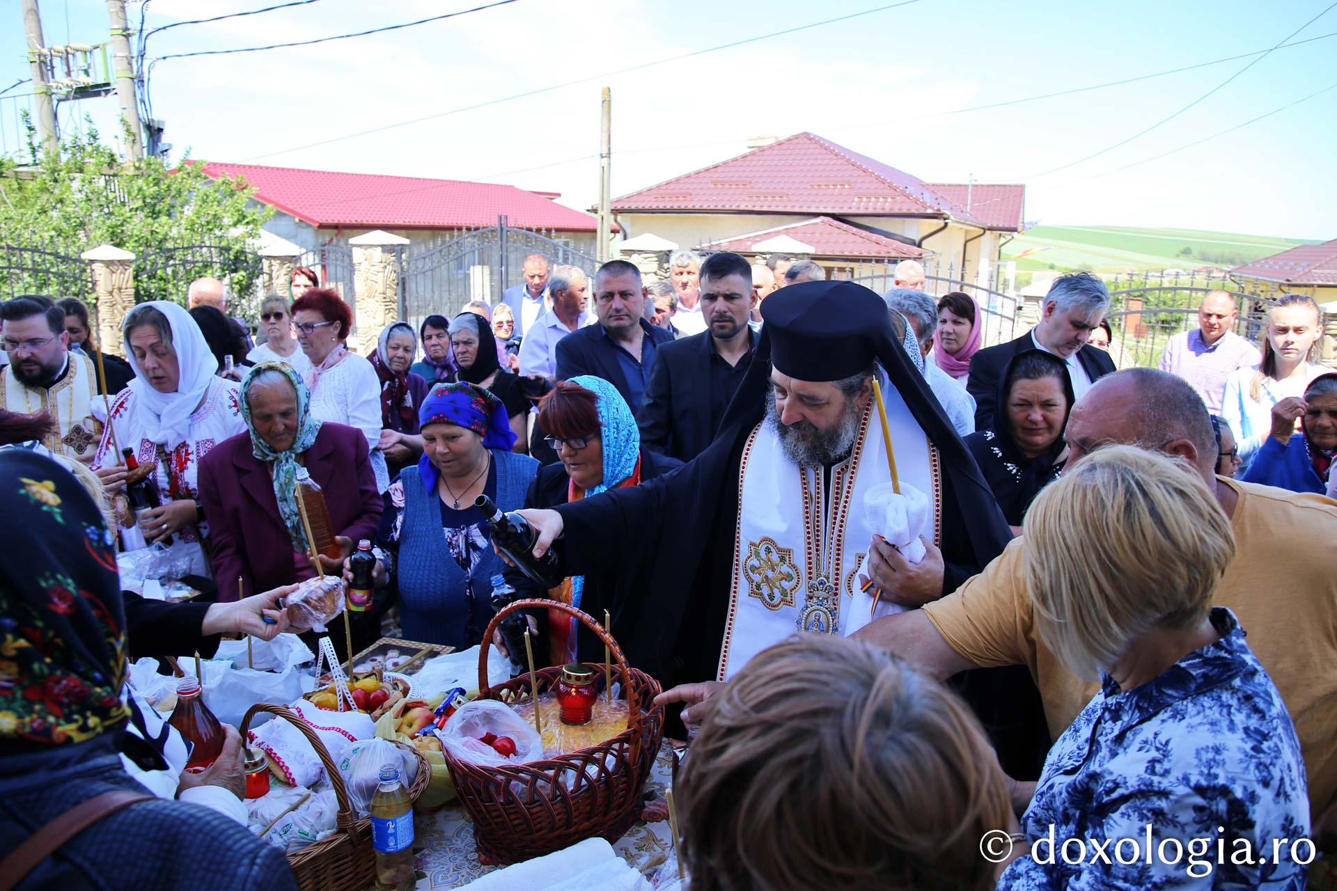 Hram și centenar | S-au împlinit 100 de ani de la sfințirea lăcașului de cult din Bogonos, închinat Sfinților Împărați Constantin și Elena