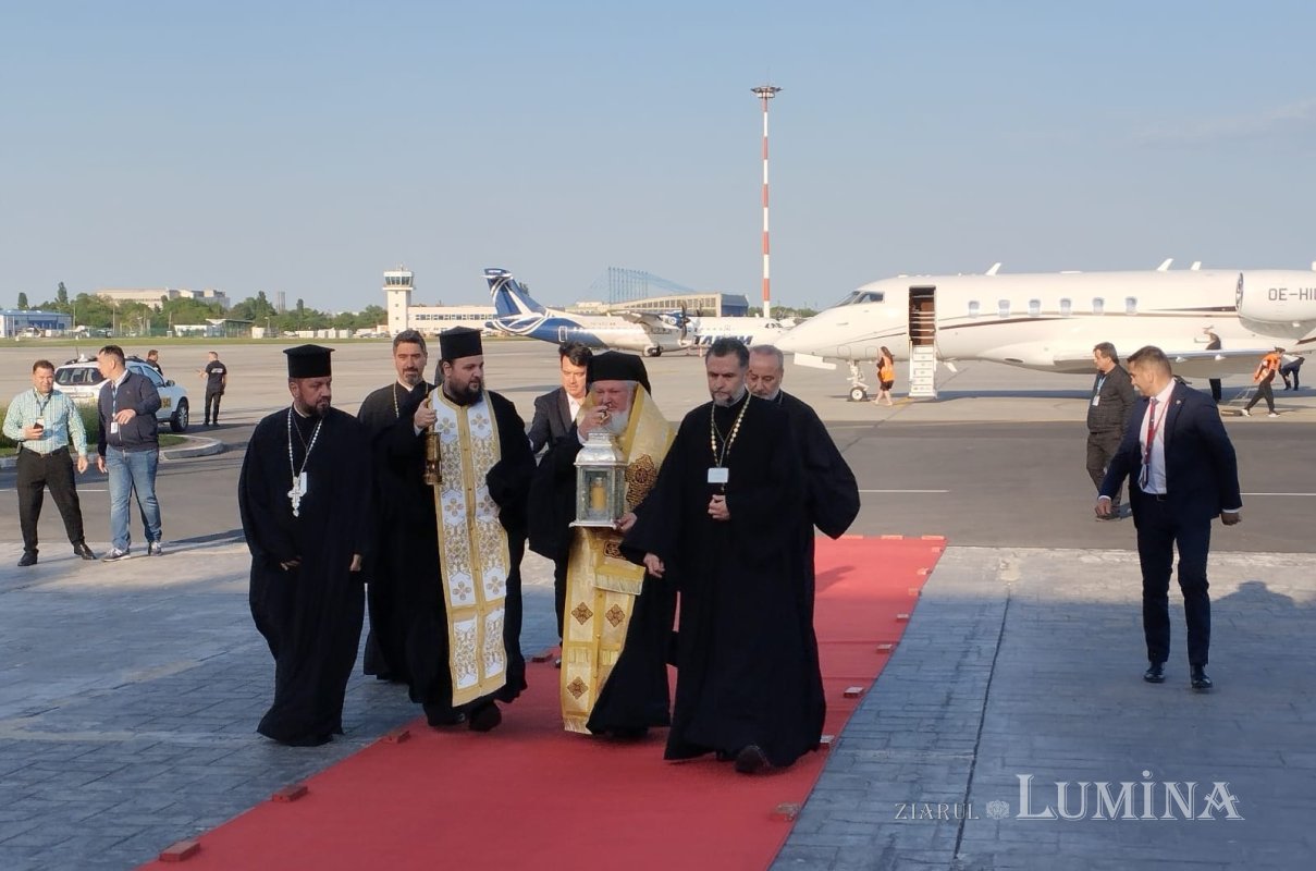 Sfânta Lumină a ajuns în țara noastră