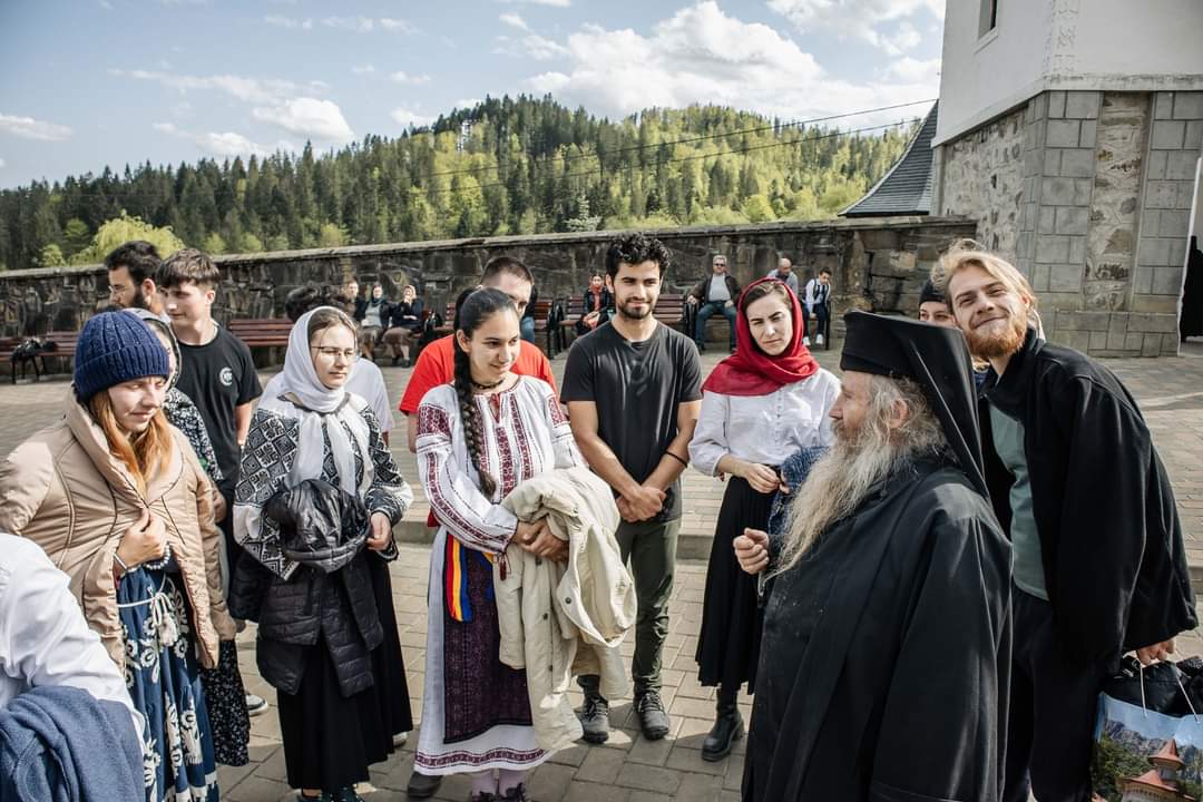 ASCOR Brașov a organizat o Tabără de Paști la Mănăstirea Paltin - Petru Vodă