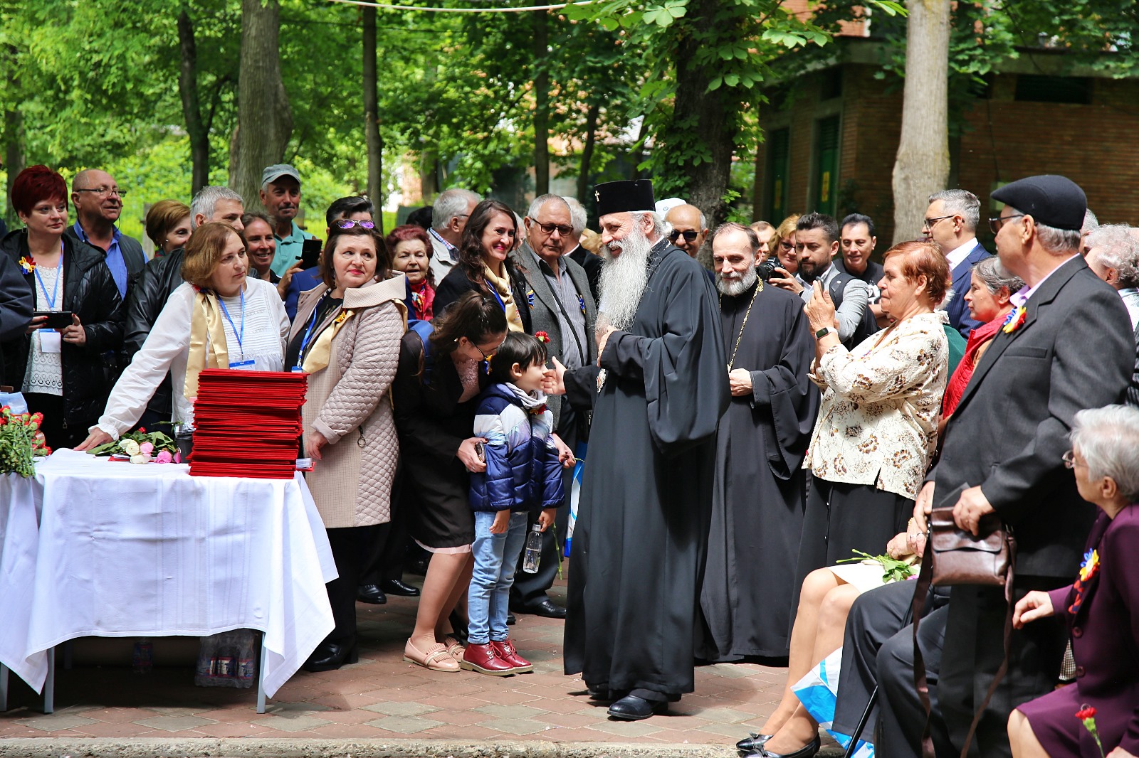 Familiile care au împlinit 50 de ani de căsătorie au fost binecuvântate de Mitropolitul Moldovei și Bucovinei