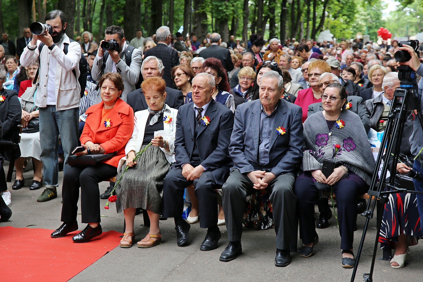 Familiile care au împlinit 50 de ani de căsătorie au fost binecuvântate de Mitropolitul Moldovei și Bucovinei