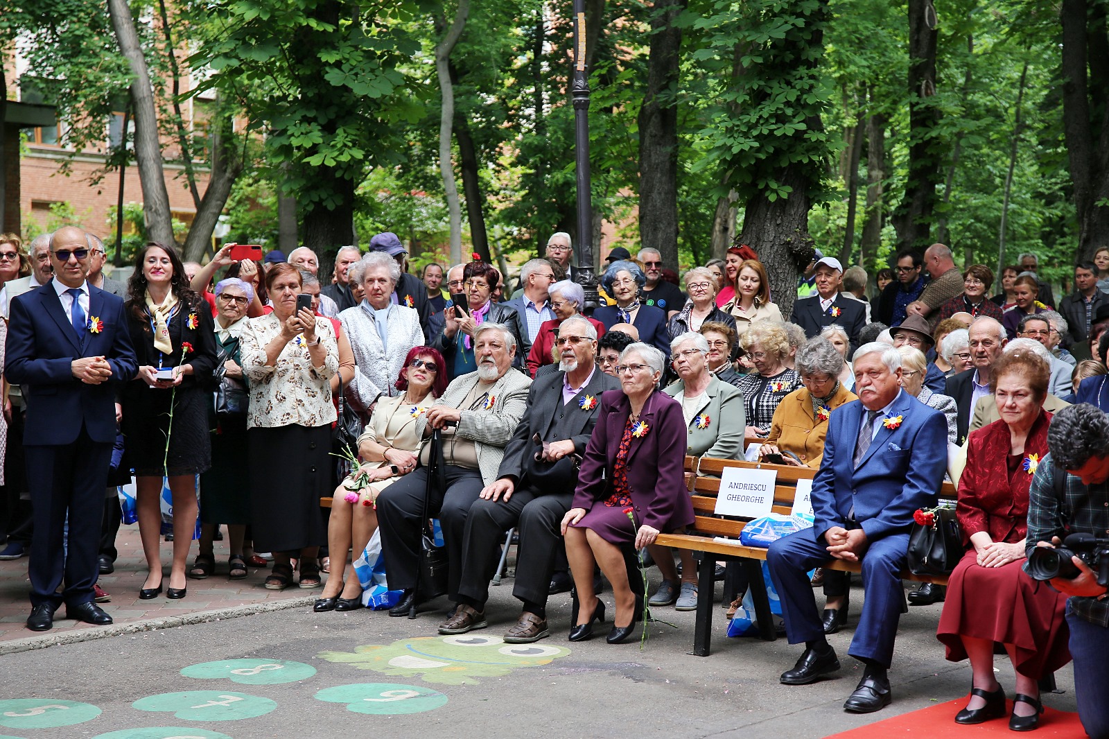 Familiile care au împlinit 50 de ani de căsătorie au fost binecuvântate de Mitropolitul Moldovei și Bucovinei