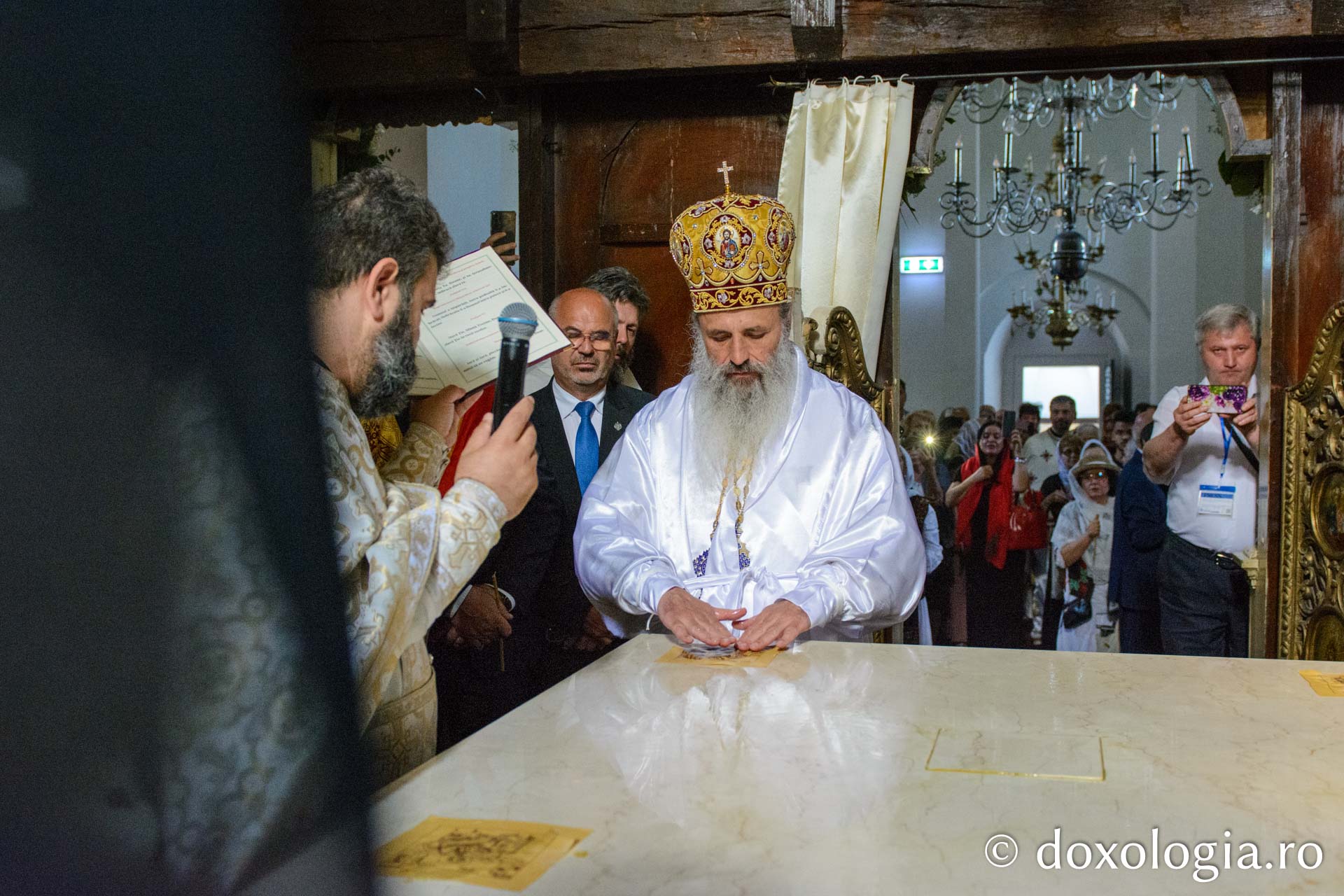 Biserica Mănăstirii Bârnova a primit haina cea nouă a sfințirii