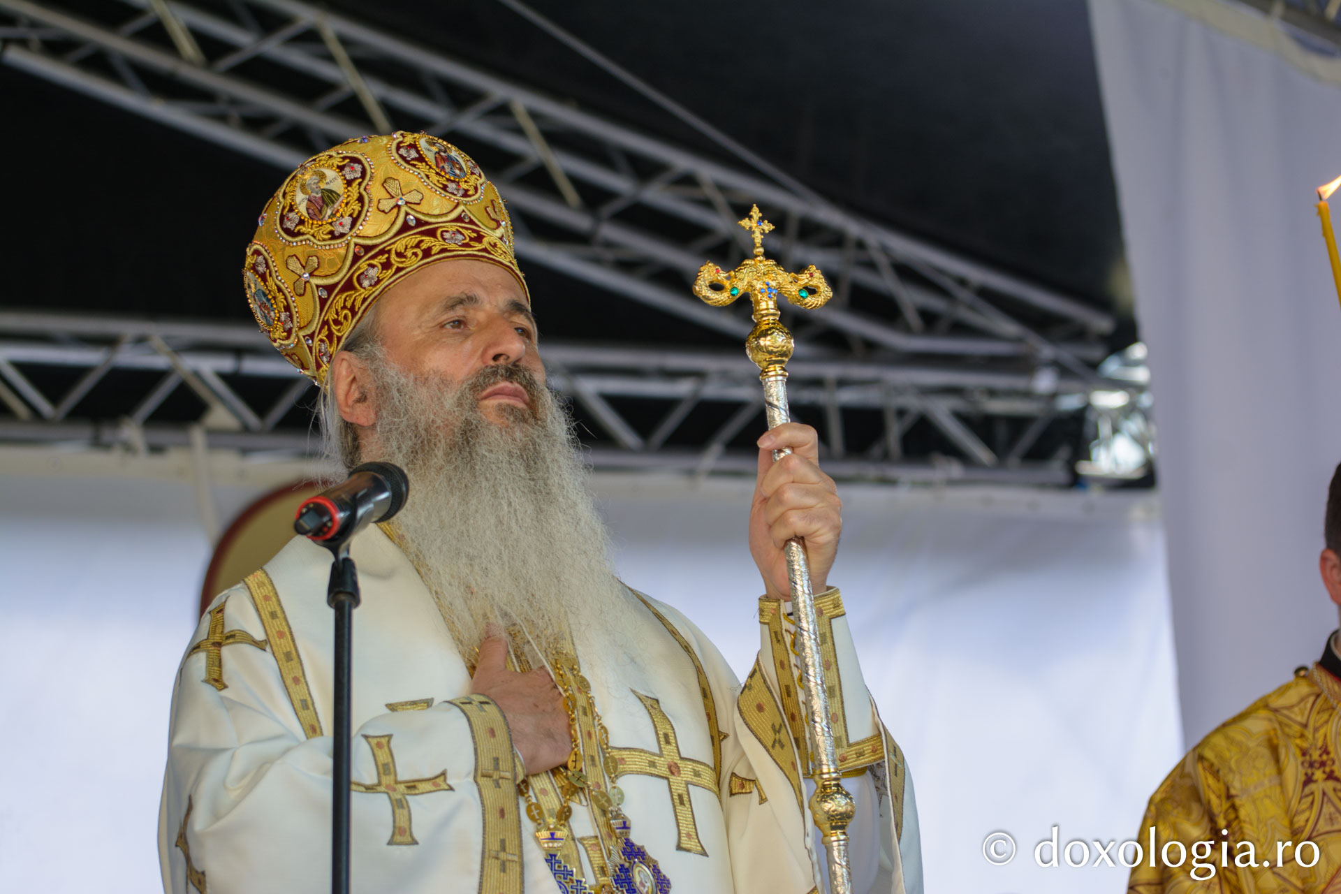 Biserica Mănăstirii Bârnova a primit haina cea nouă a sfințirii