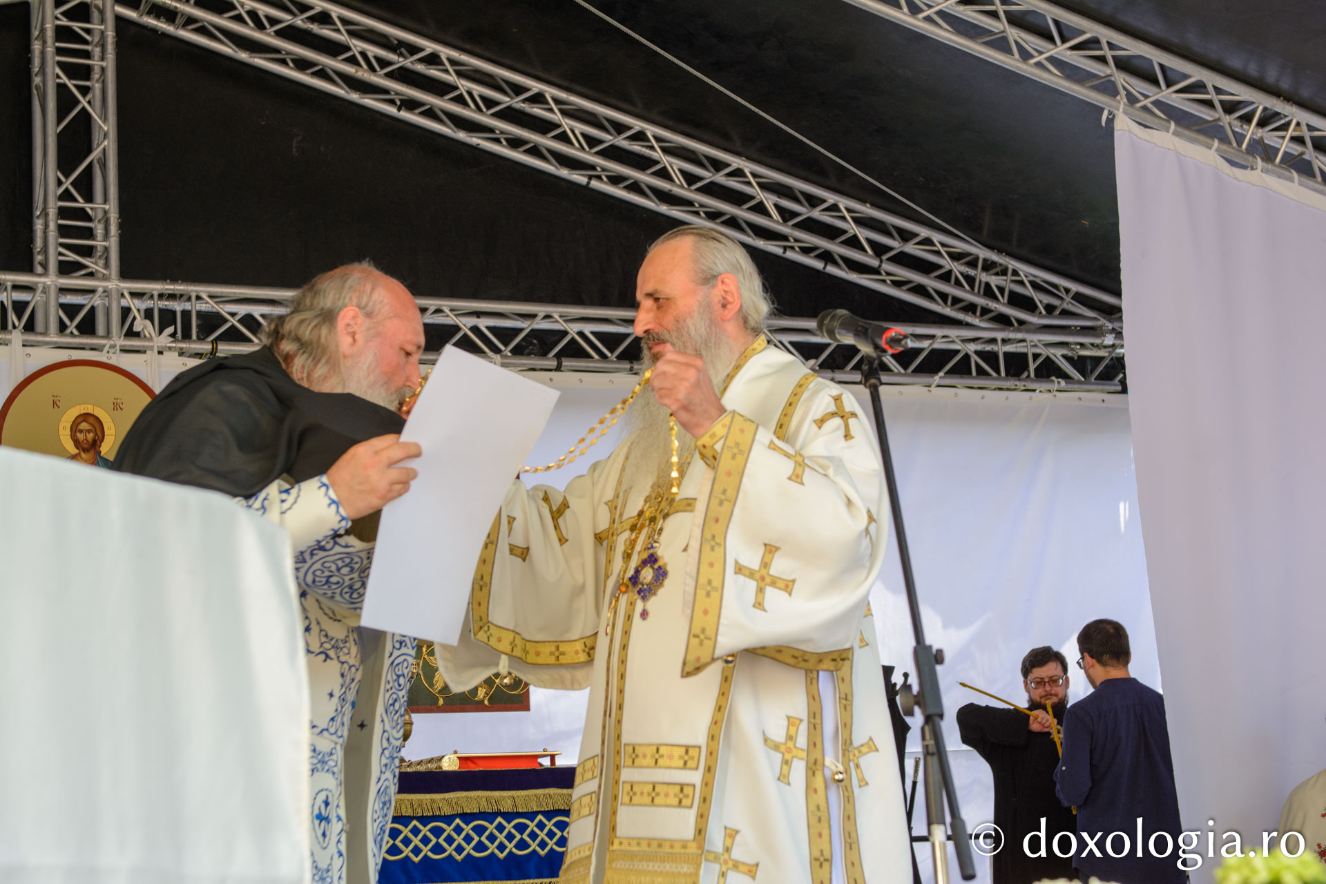 Biserica Mănăstirii Bârnova a primit haina cea nouă a sfințirii