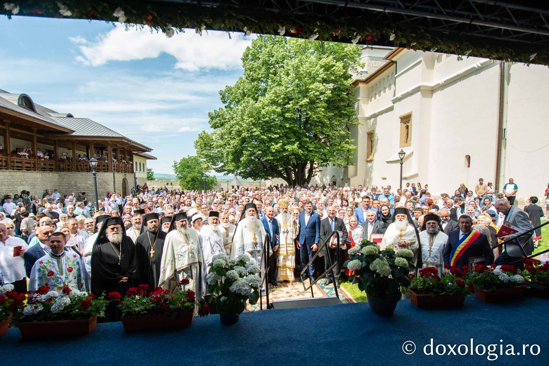 Biserica Mănăstirii Bârnova a primit haina cea nouă a sfințirii