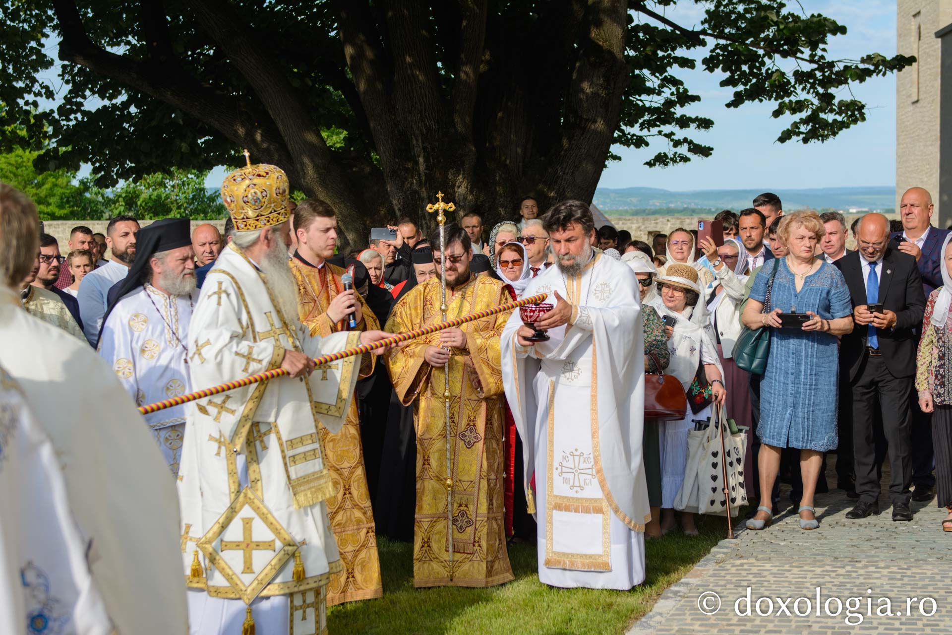 Biserica Mănăstirii Bârnova a primit haina cea nouă a sfințirii