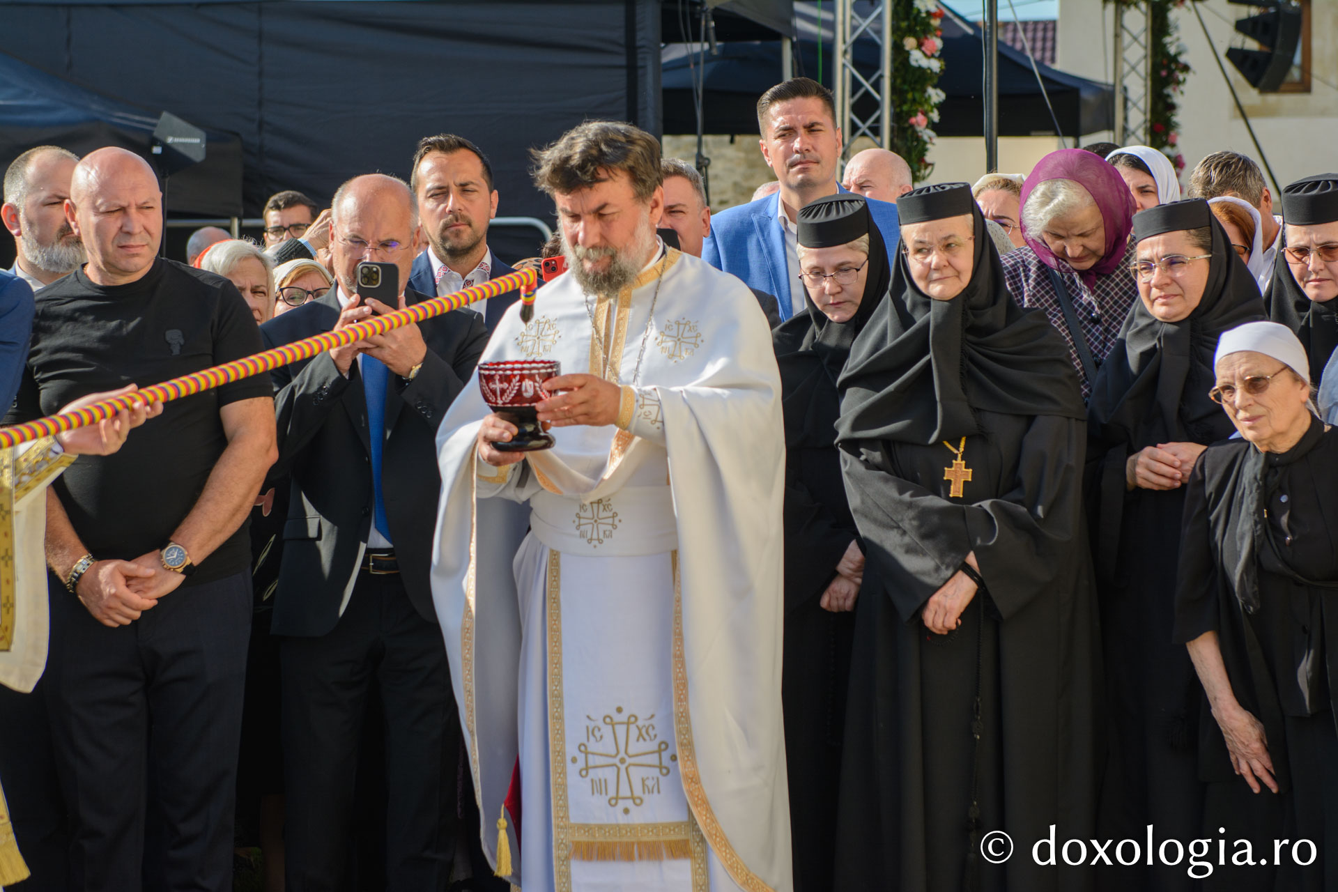 Biserica Mănăstirii Bârnova a primit haina cea nouă a sfințirii