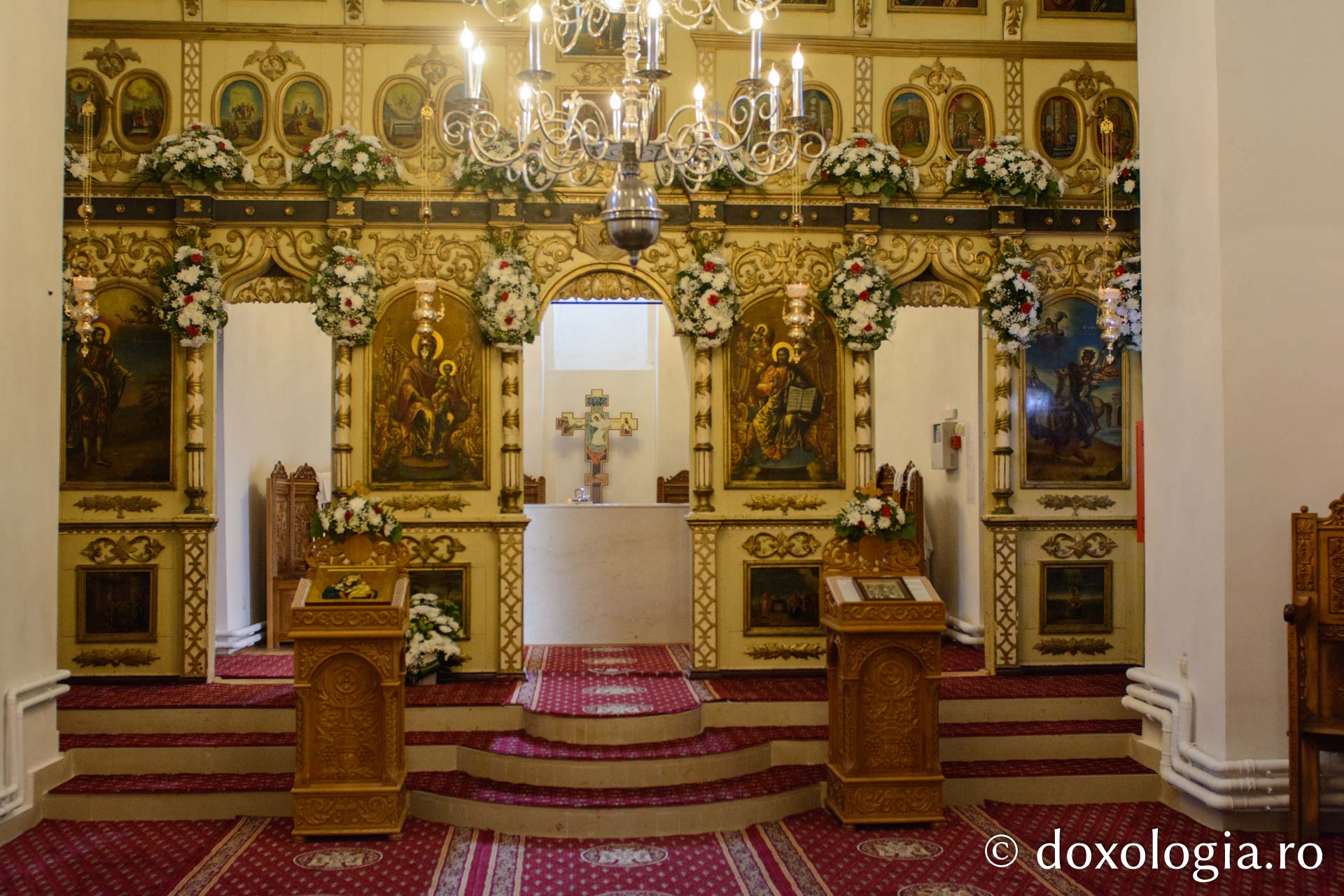 Biserica Mănăstirii Bârnova a primit haina cea nouă a sfințirii